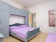 Ložnice 1 Baška Voda, Ložnice 1 v ubytování typu apartment, s klimatizací a WiFi.