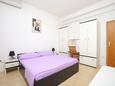 Ložnice 2 Baška Voda, Ložnice 2 v ubytování typu apartment, s klimatizací a WiFi.