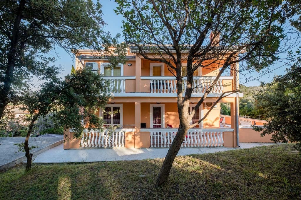 Appartement de deux chambres avec la terrasse et la vue sur le mer Supetarska Draga - Gonar, Rab (A-27566-a) Appartement de deux chambres avec la terrasse et la vue sur le mer Supetarska Draga - Gonar, Rab (A-27566-a)