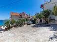 Parking lot Duće, Omiš, Parking lot 2758 - Apartments near sea with sandy beach.