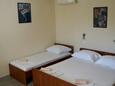 Ložnice Omiš, Ložnice v ubytování typu studio-apartment, s klimatizací a WiFi.