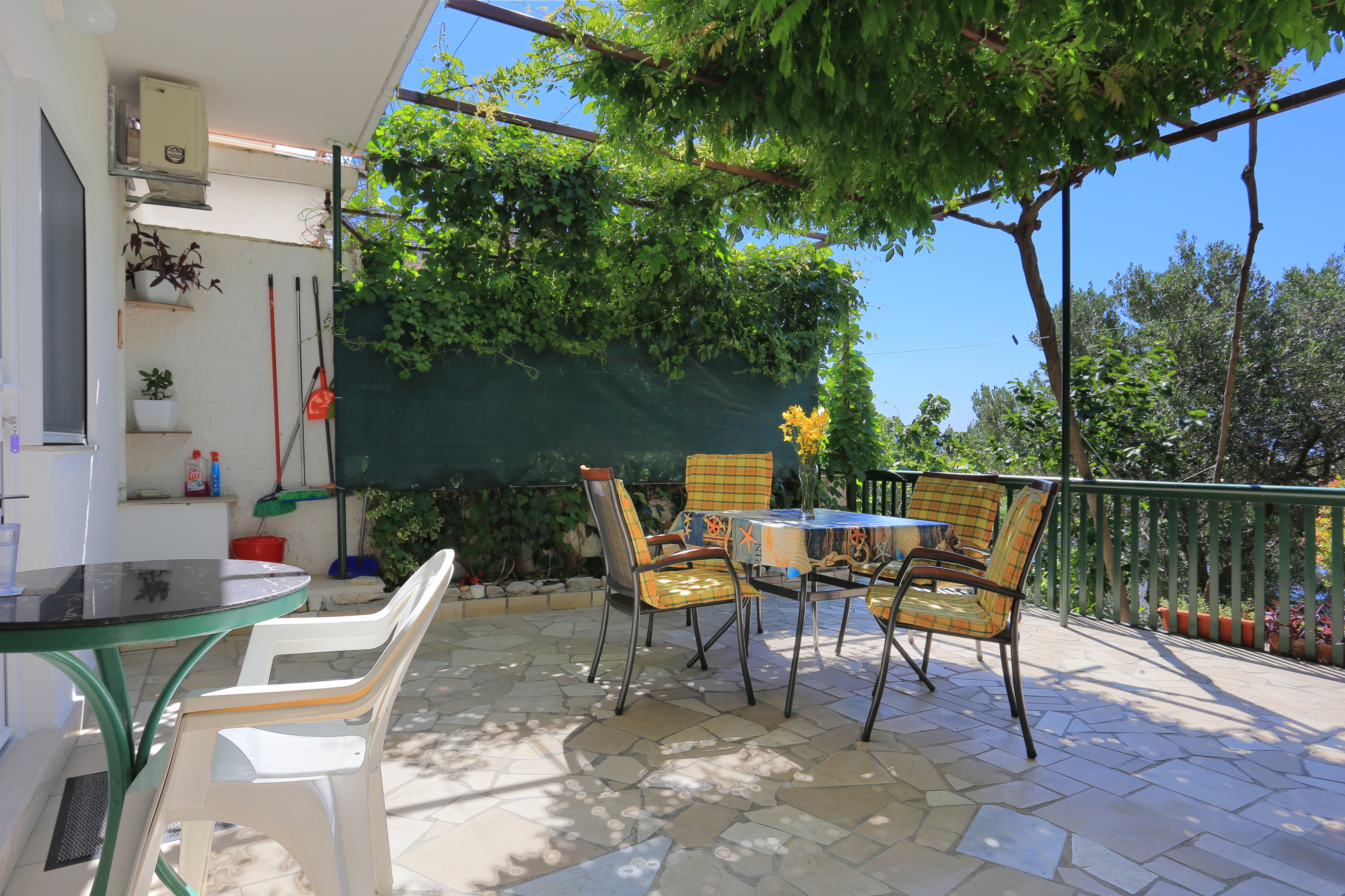 One bedroom apartment near beach Lokva Rogoznica, Omiš  A-b