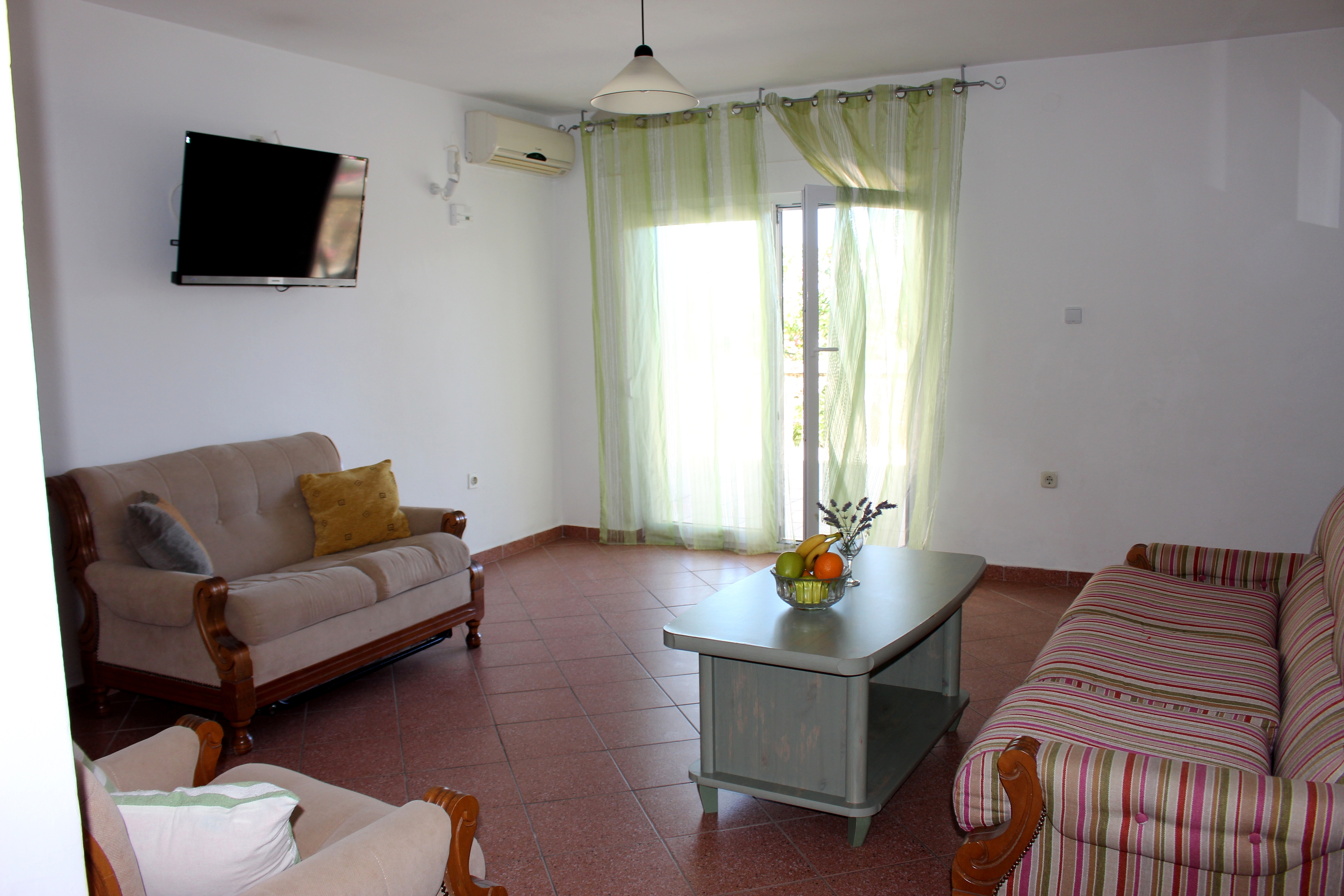 Two bedroom apartment near beach Mimice, Omiš (A-2774-a)