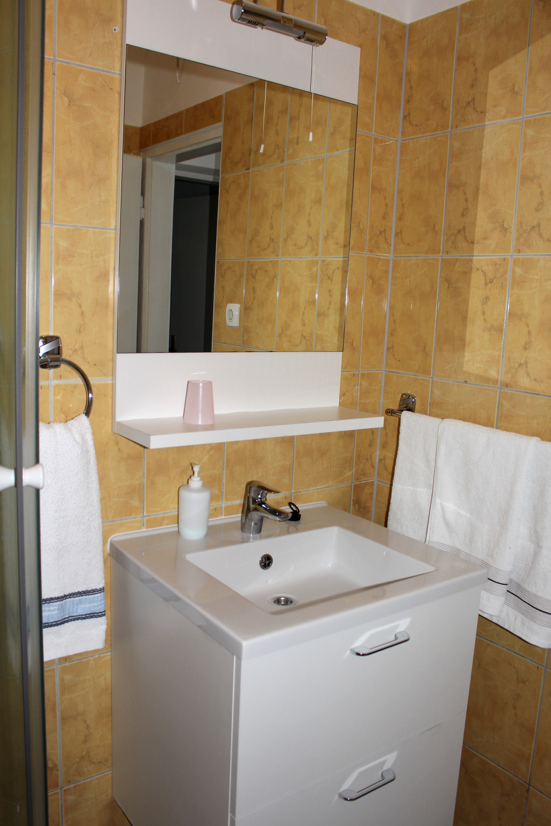 Three bedroom apartment near beach Mimice, Omiš  A-b