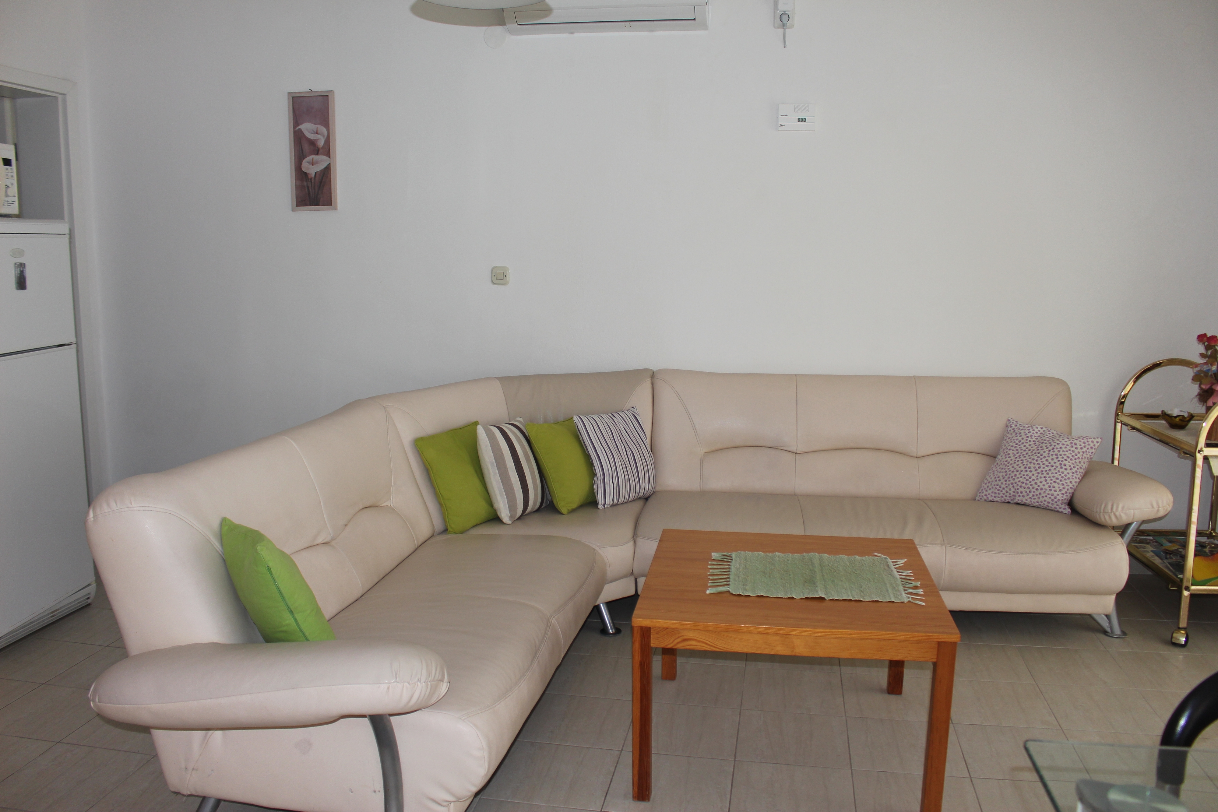 Three bedroom apartment near beach Mimice, Omiš (A-2774-b) Three bedroom apartment near beach Mimice, Omiš (A-2774-b)