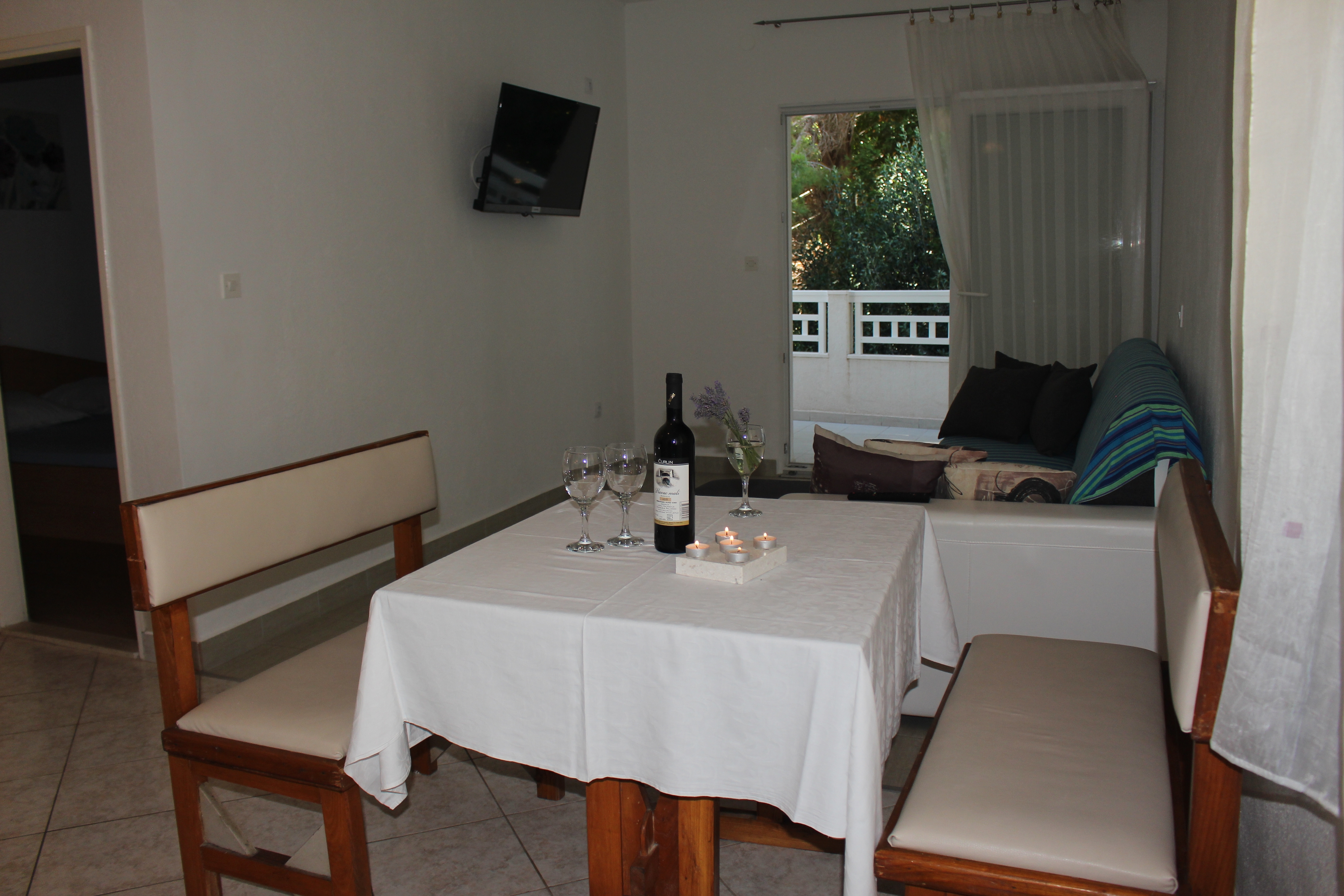 Two bedroom apartment near beach Mimice, Omiš (A-2774-c) Two bedroom apartment near beach Mimice, Omiš (A-2774-c)