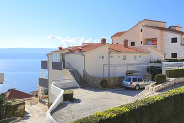 Stanići, Omiš, Szálláshely 2775 - Apartmanok a tenger közelében kavicsos stranddal.