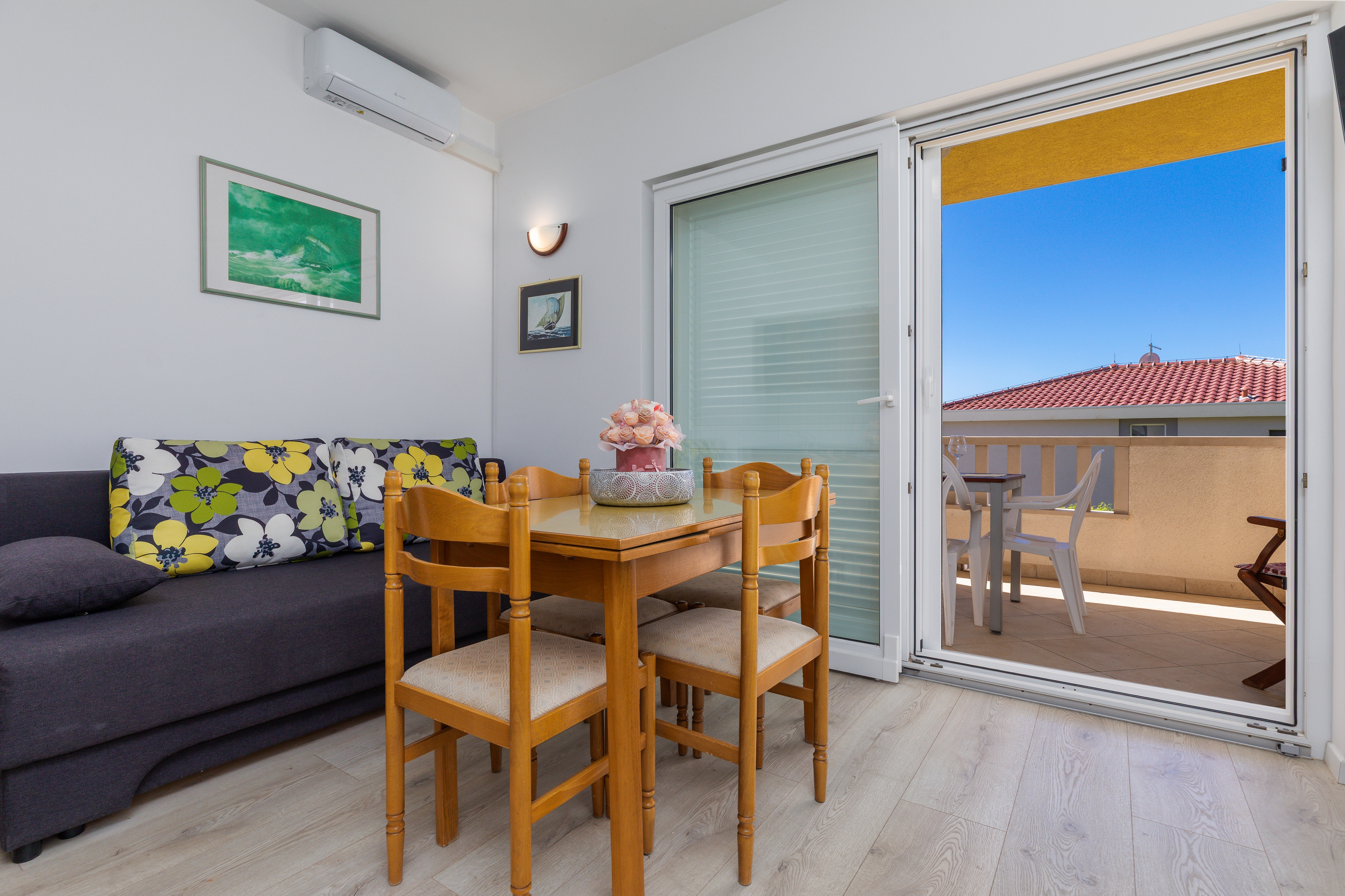 One bedroom apartment with terrace and sea view Duće, Omiš (A-2778-b) One bedroom apartment with terrace and sea view Duće, Omiš (A-2778-b)