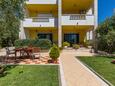 Hébergement Duće, Omiš, Hébergement 2778 - Appartement avec une plage de sables.