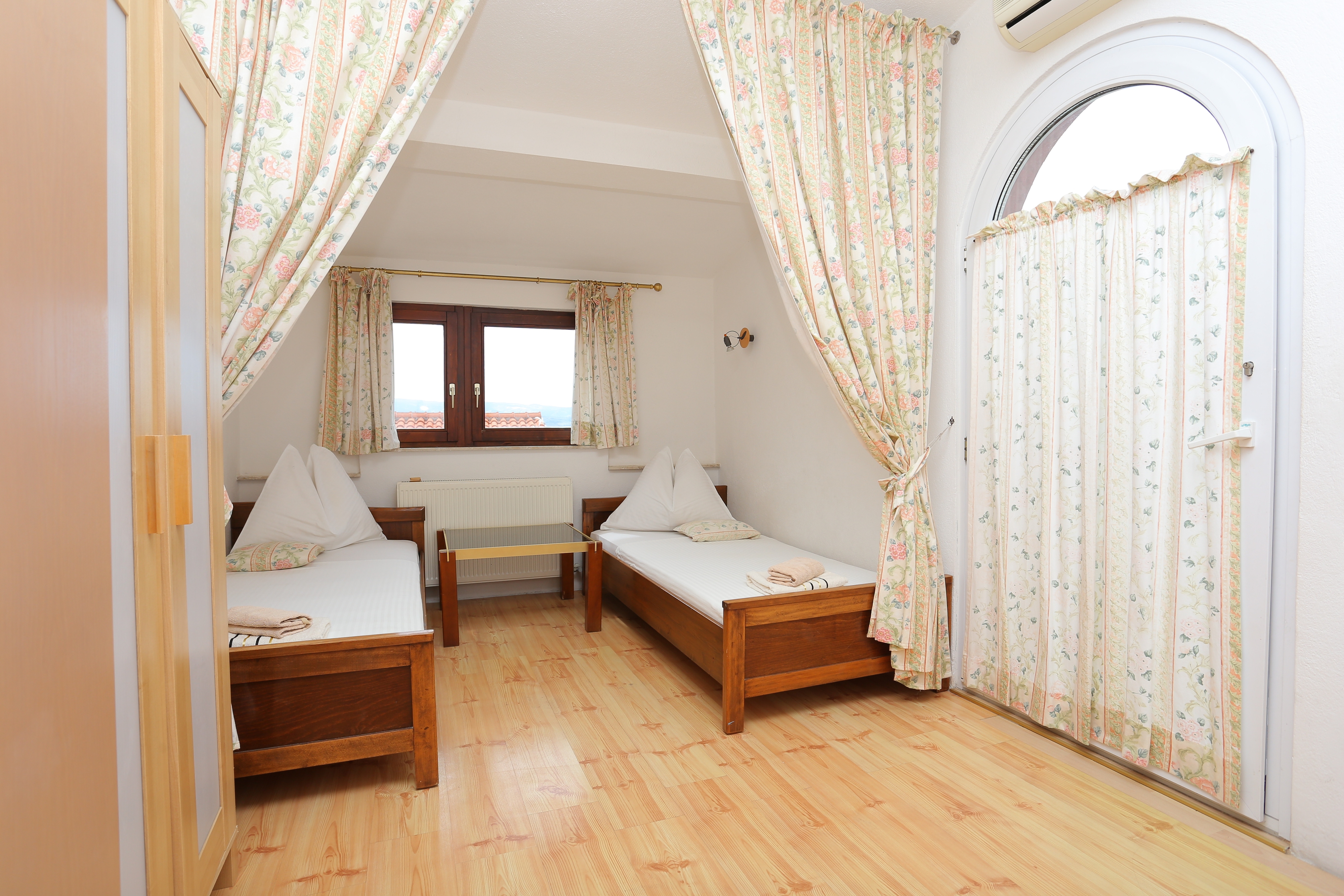 One bedroom apartment with terrace and sea view Nemira, Omiš (A-2781-a)