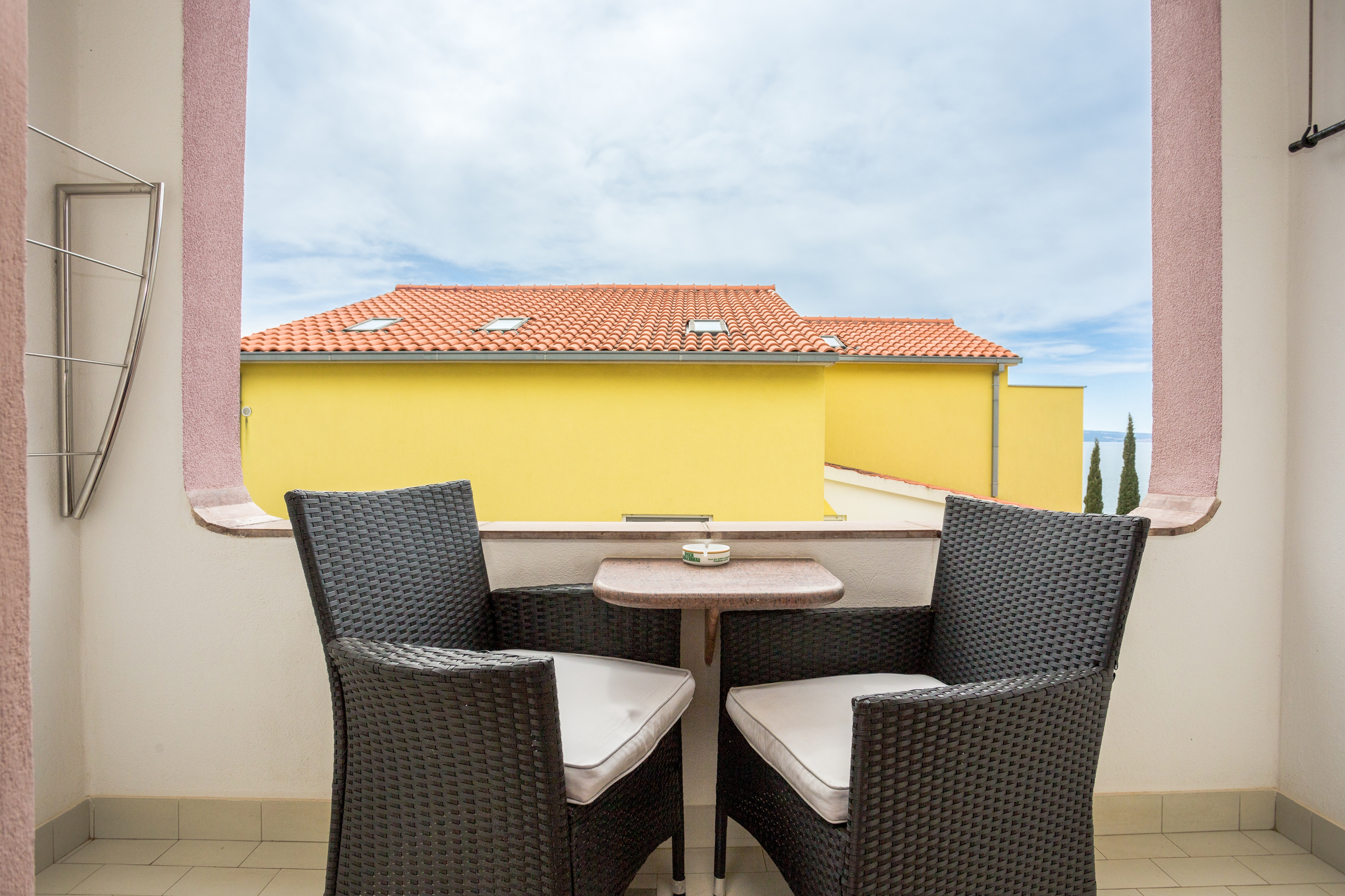 One bedroom apartment with terrace and sea view Nemira, Omiš  A-b