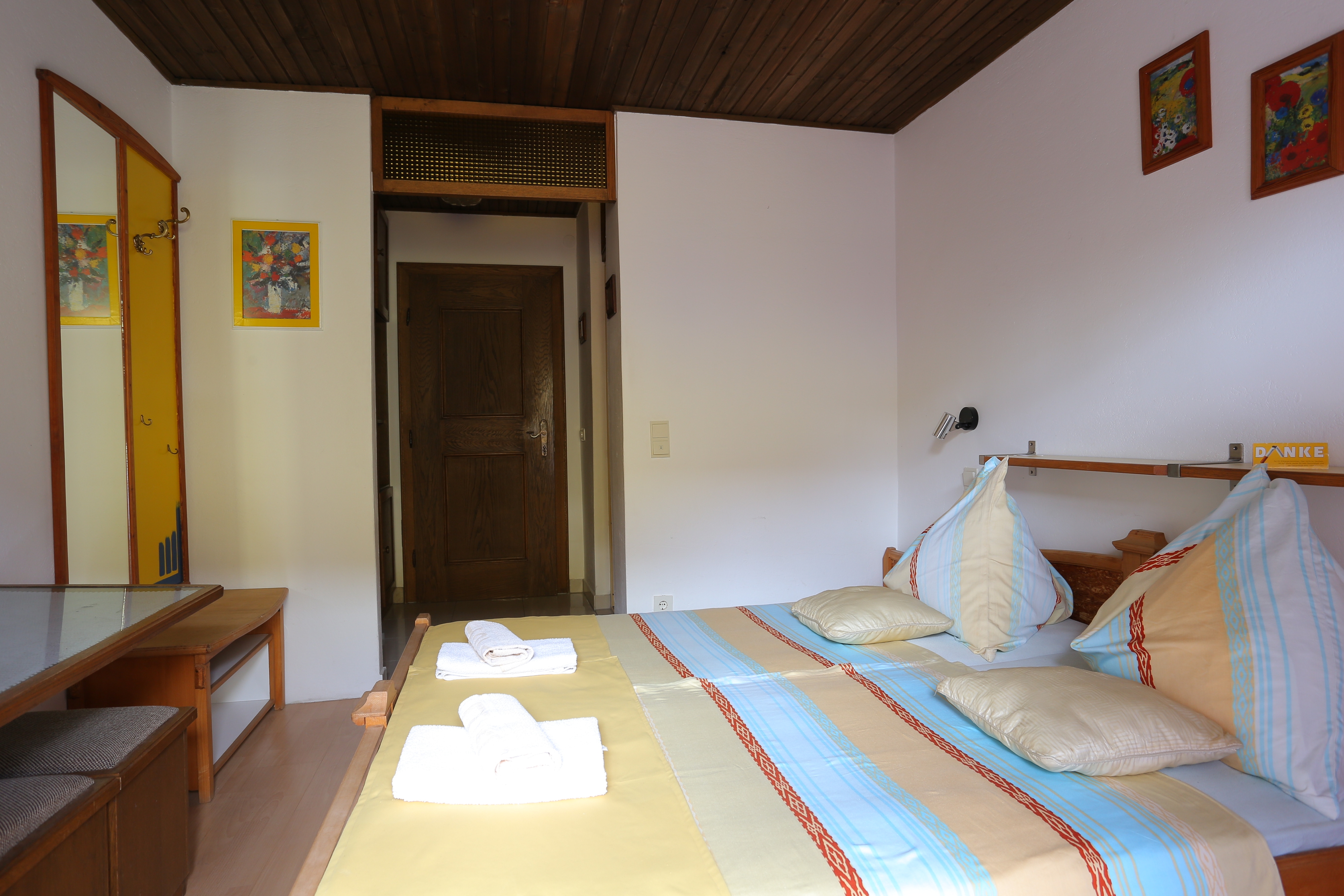 Room with balcony Nemira, Omiš (S-2781-a)