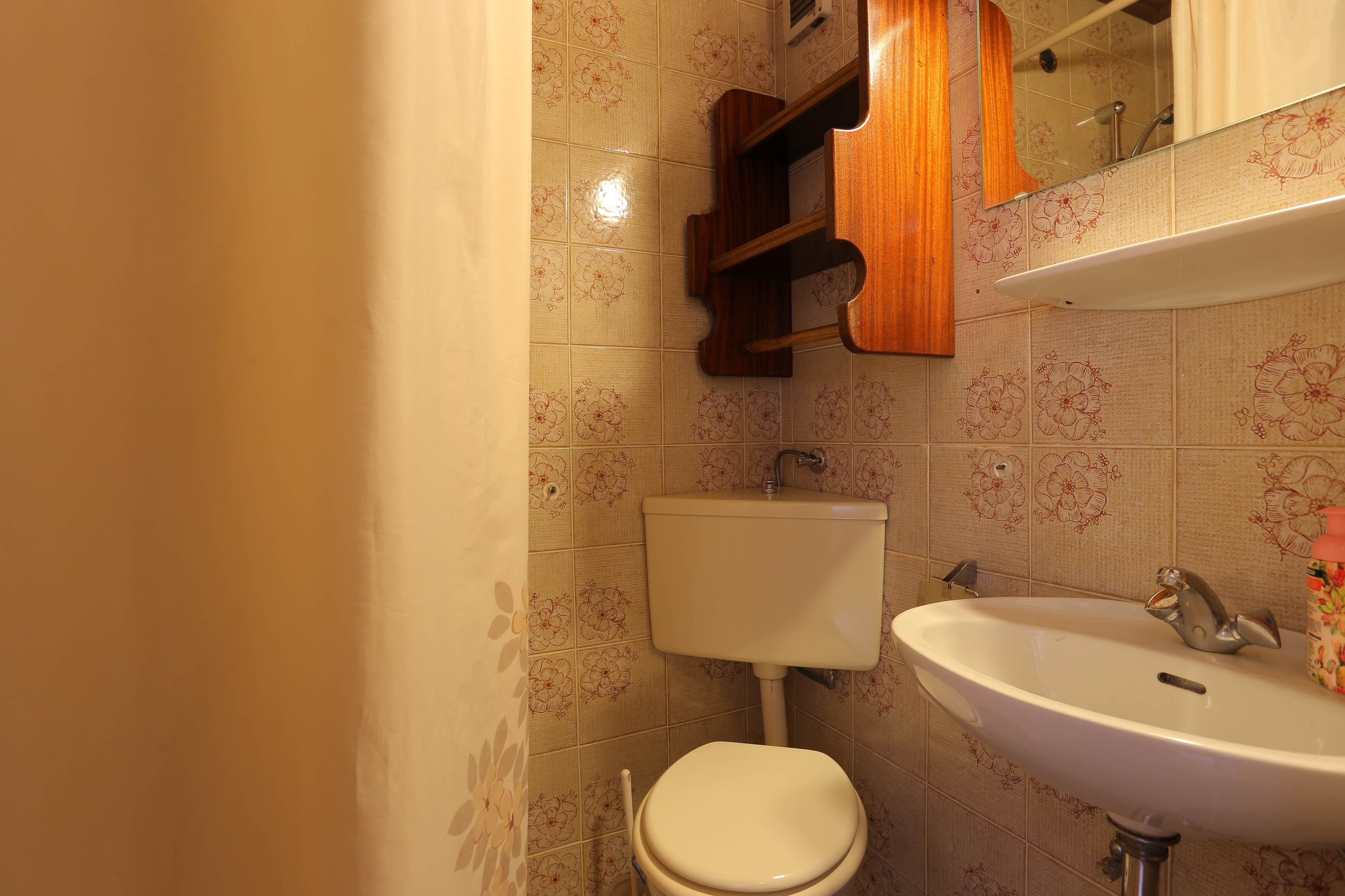 Room with balcony Nemira, Omiš (S-2781-b) Room with balcony Nemira, Omiš (S-2781-b)