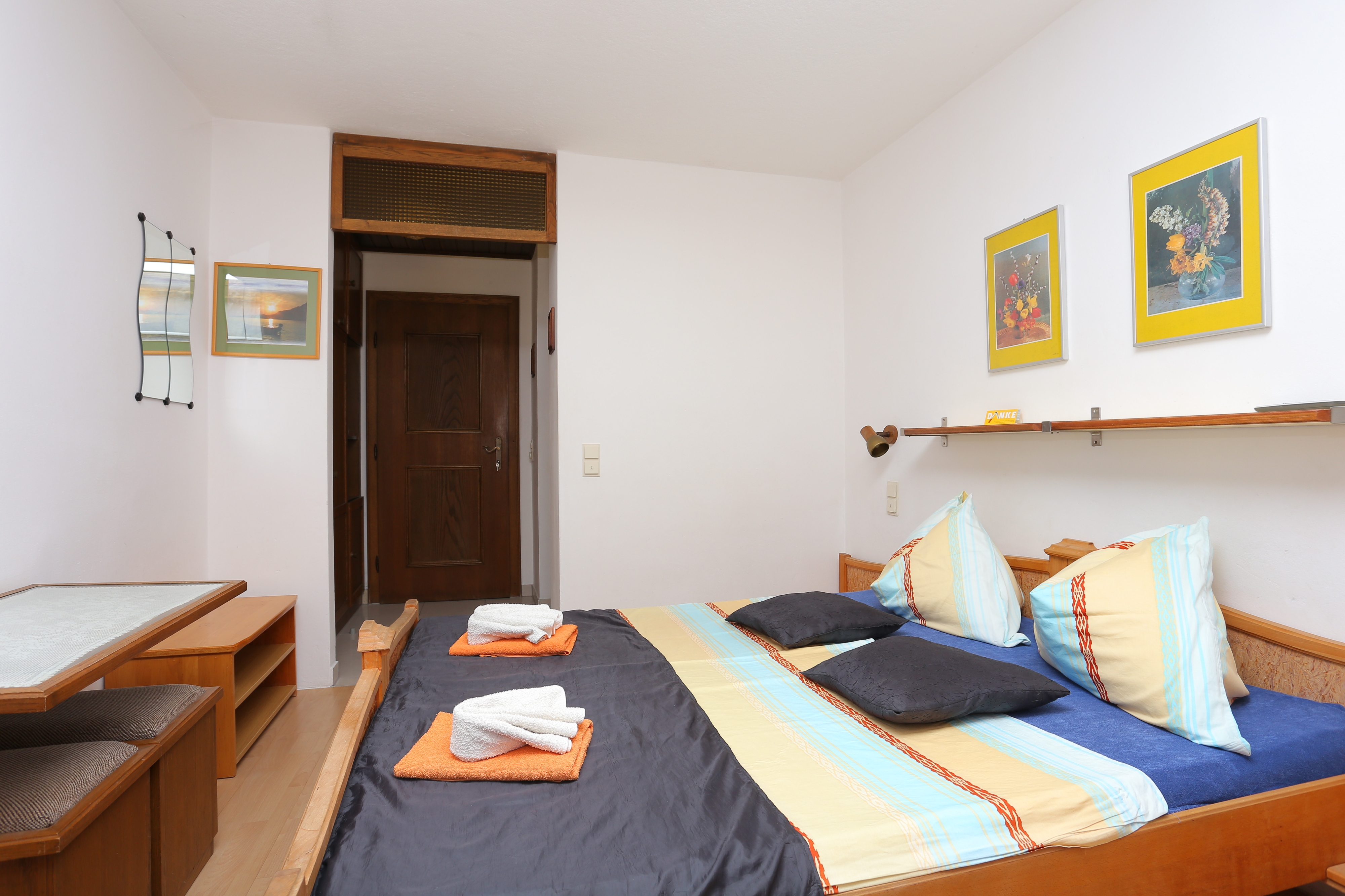 Room with balcony Nemira, Omiš (S-2781-c)