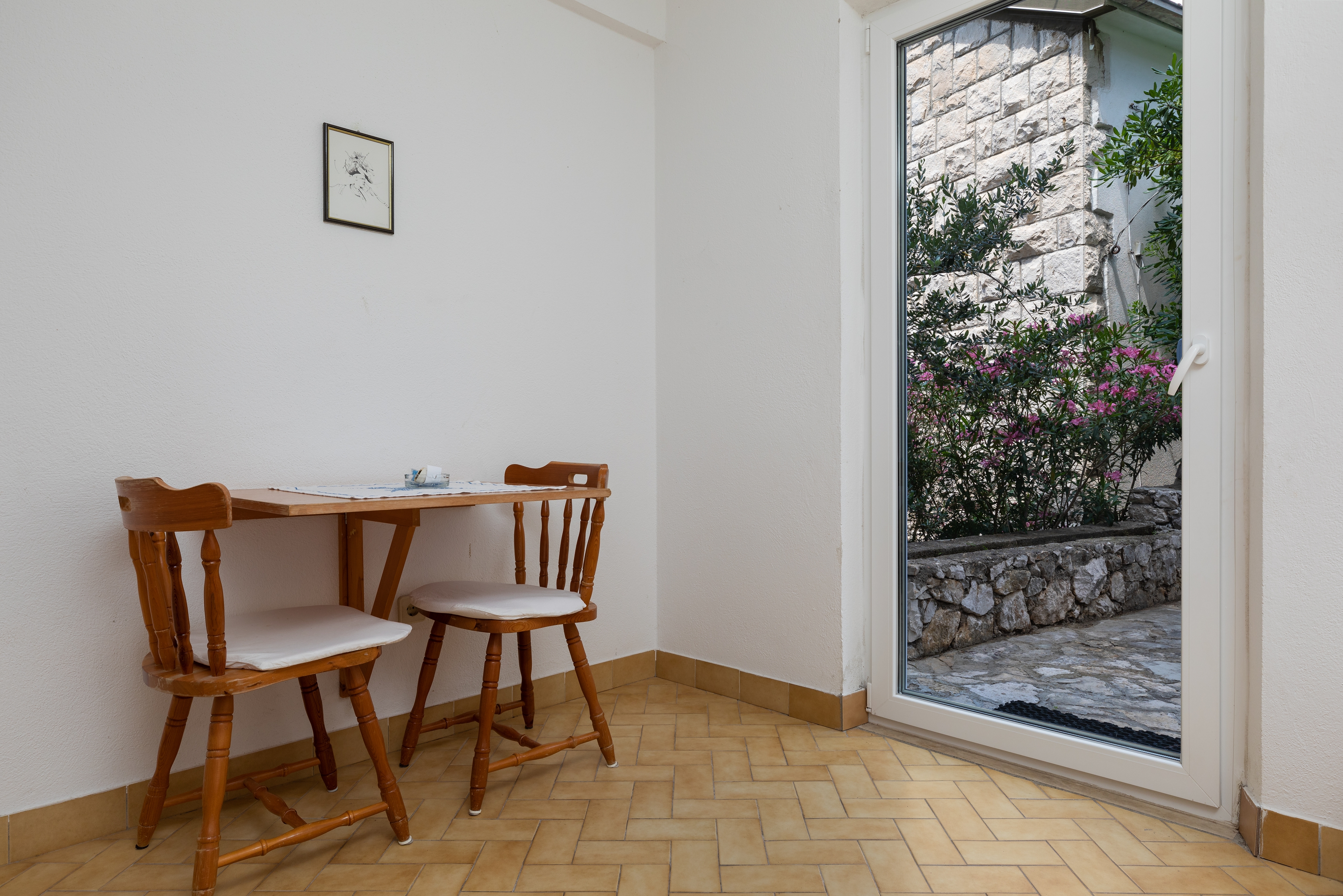 One bedroom apartment near beach Nemira, Omiš  A-a
