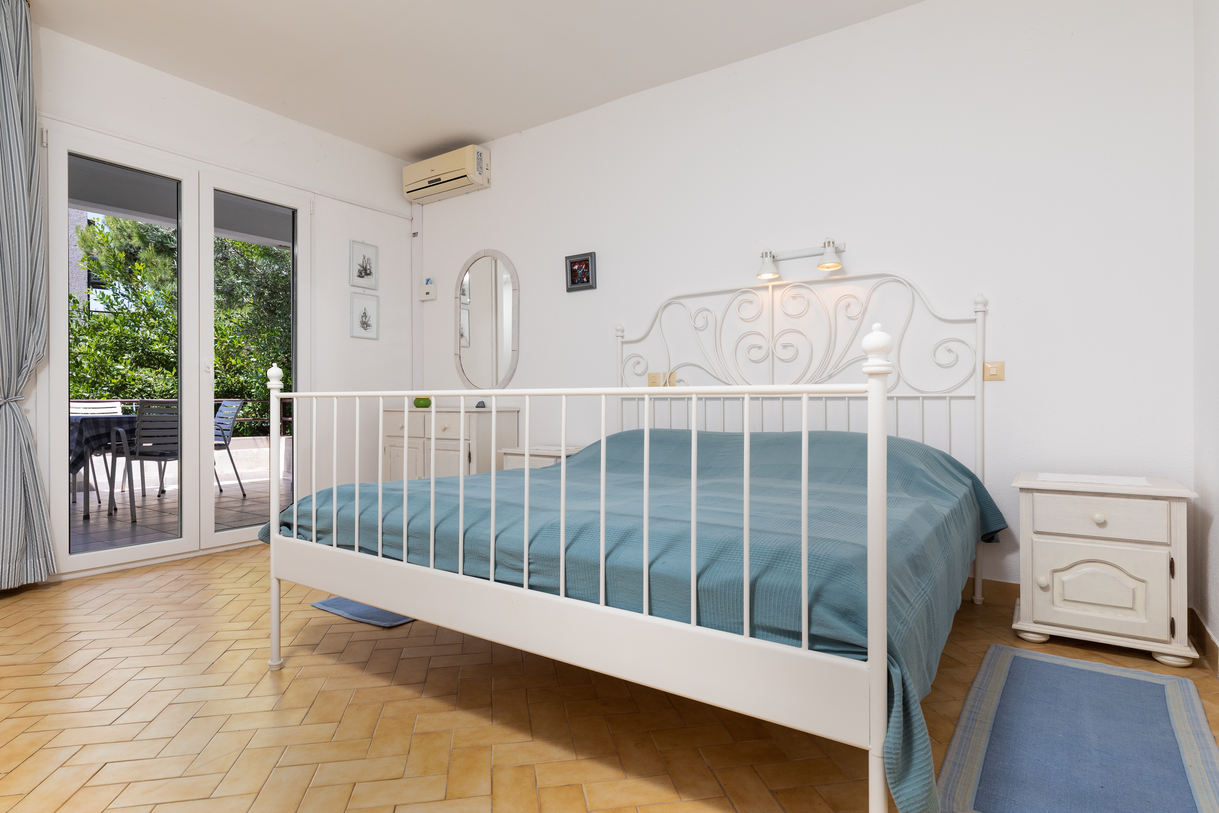 One bedroom apartment near beach Nemira, Omiš  A-a