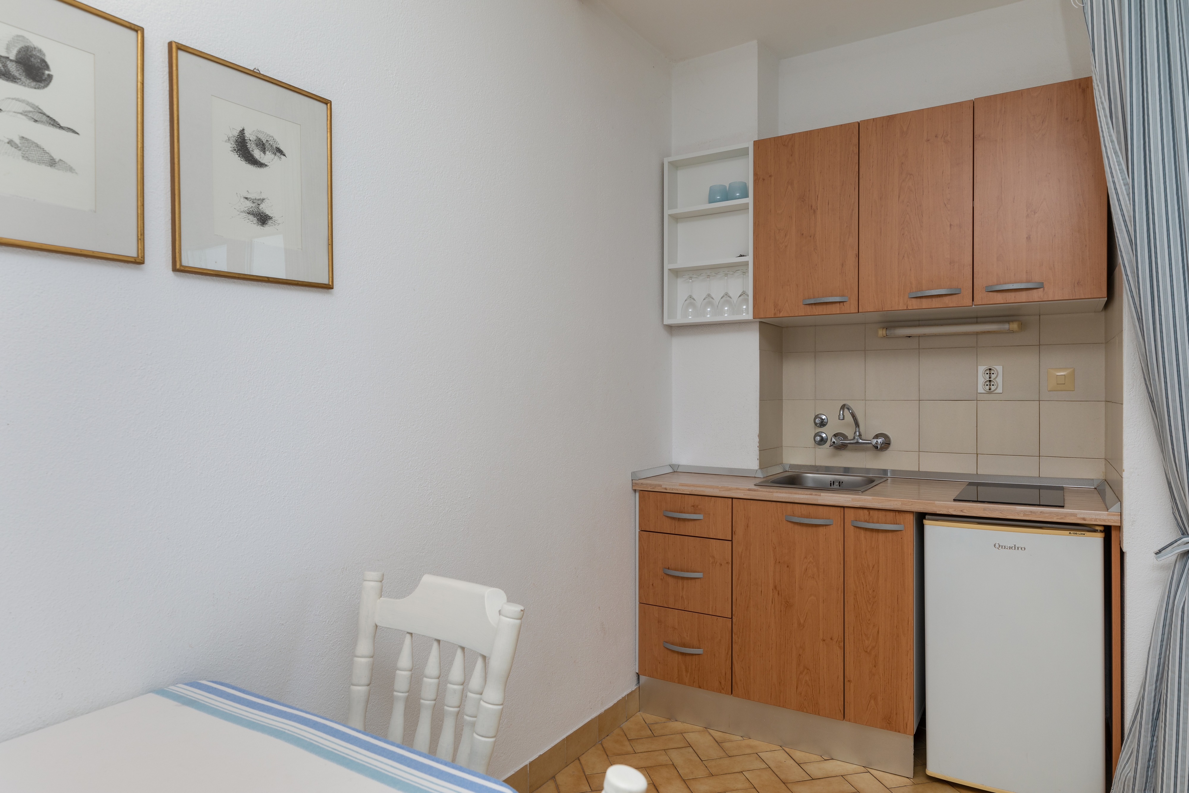 One bedroom apartment near beach Nemira, Omiš  A-a