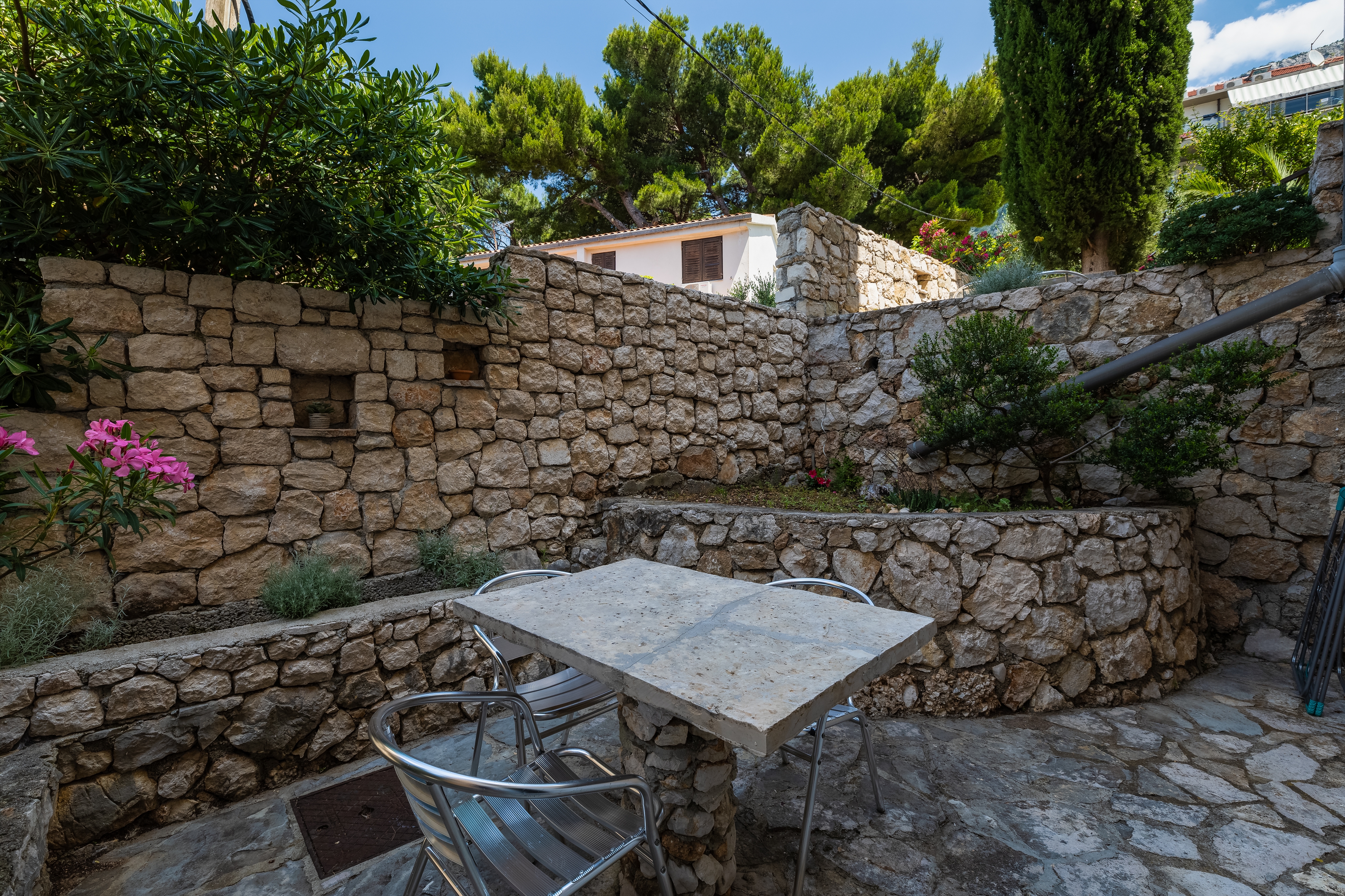 One bedroom apartment near beach Nemira, Omiš  A-a