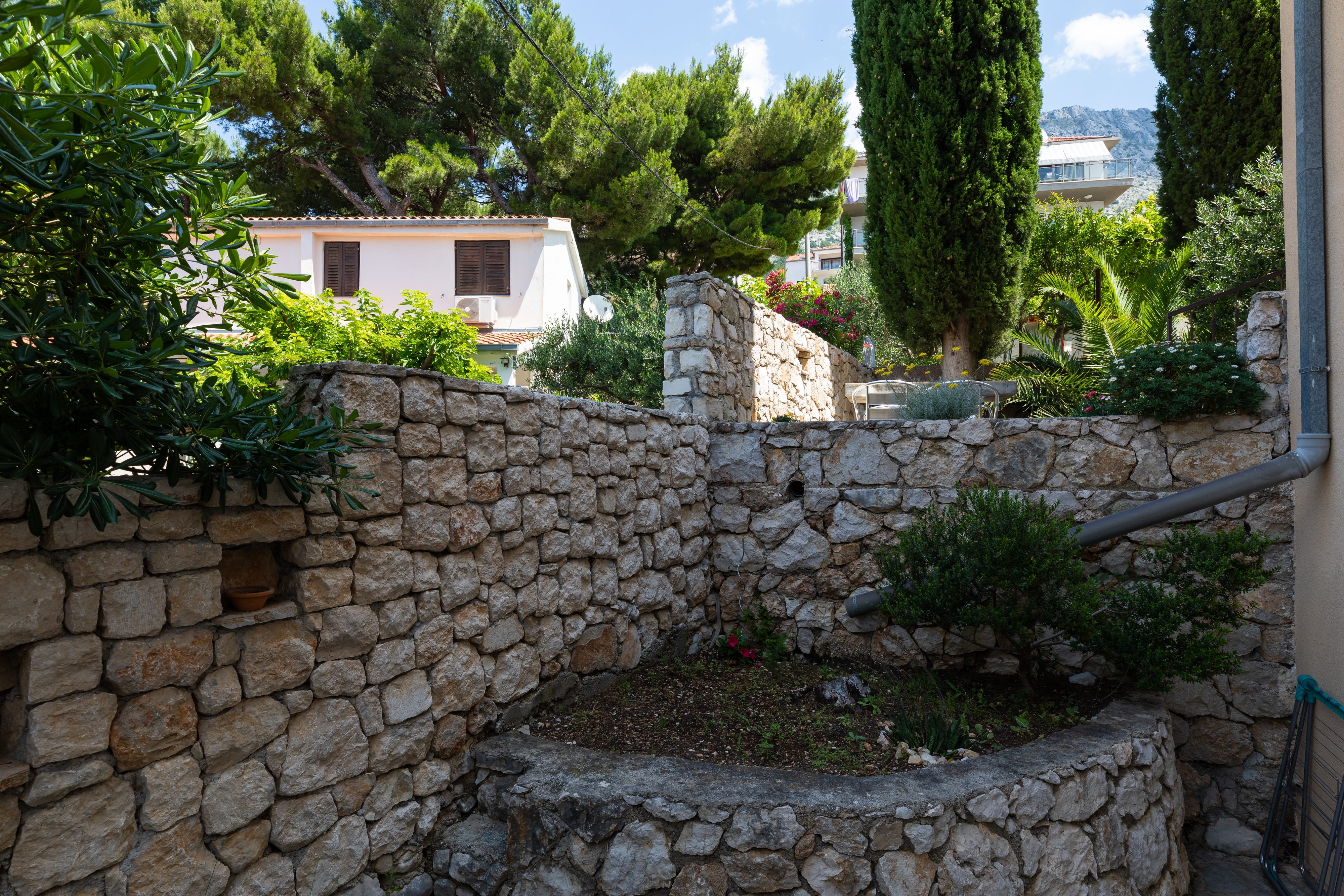 One bedroom apartment near beach Nemira, Omiš  A-a