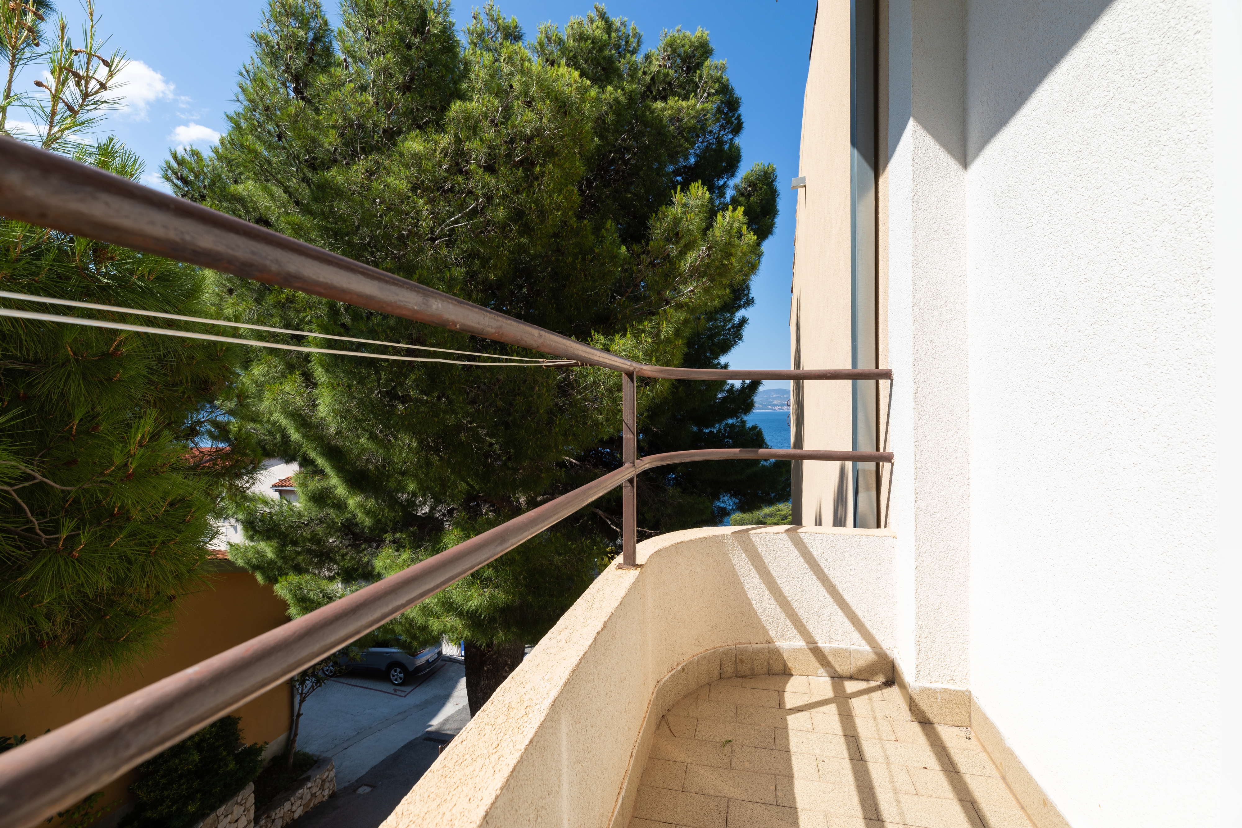One bedroom apartment near beach Nemira, Omiš  A-b