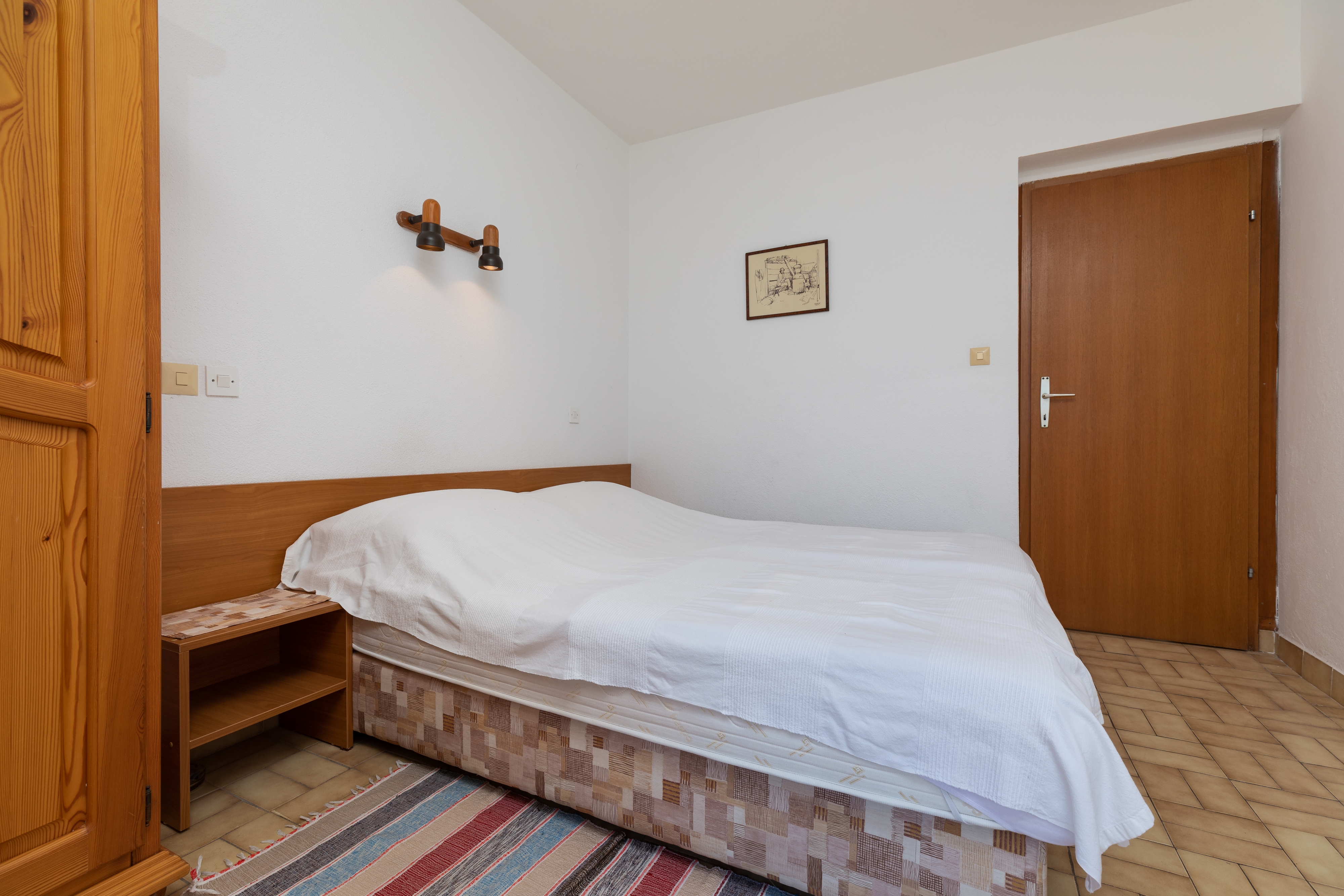 One bedroom apartment near beach Nemira, Omiš  A-b