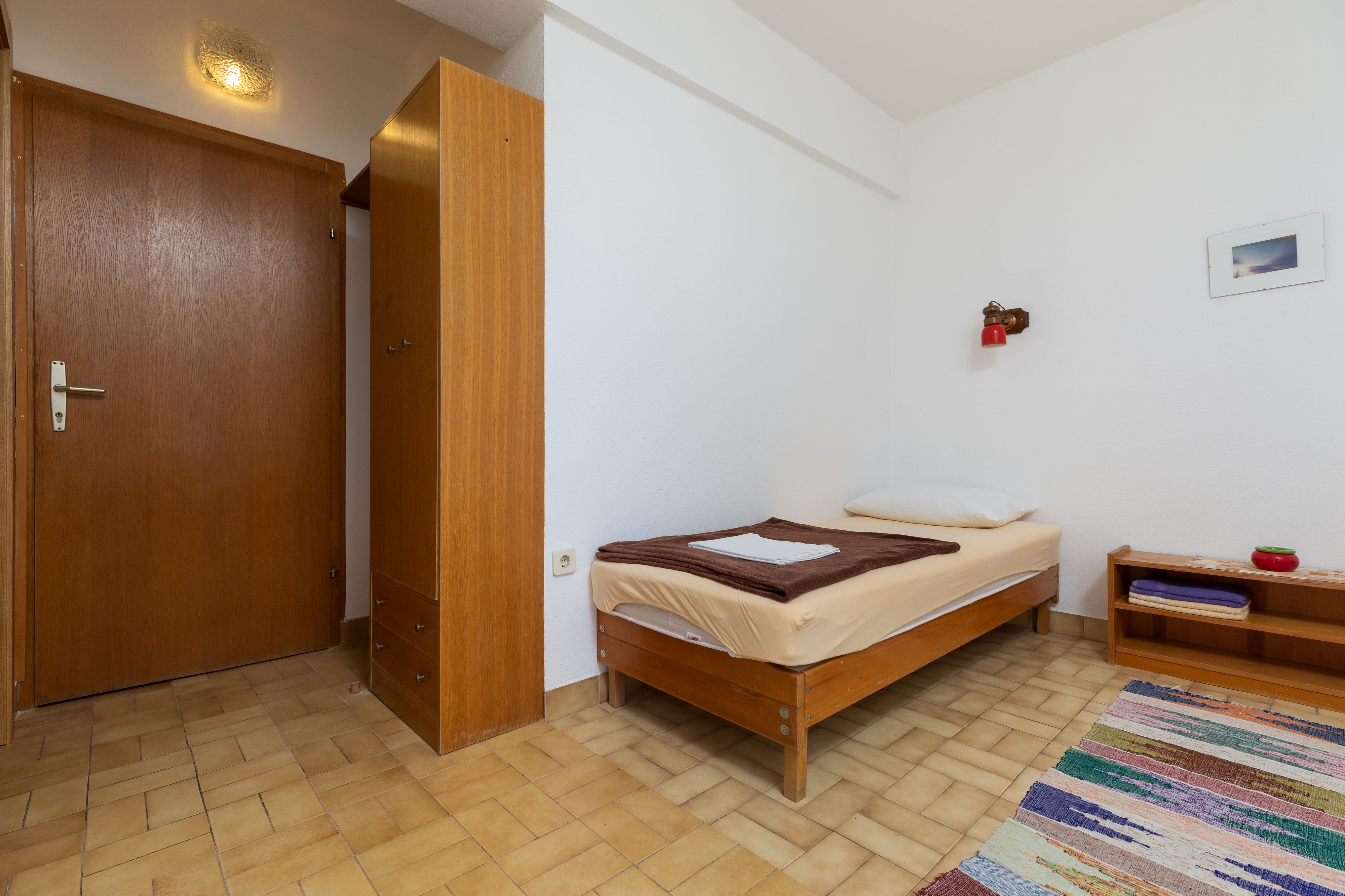 One bedroom apartment near beach Nemira, Omiš  A-b