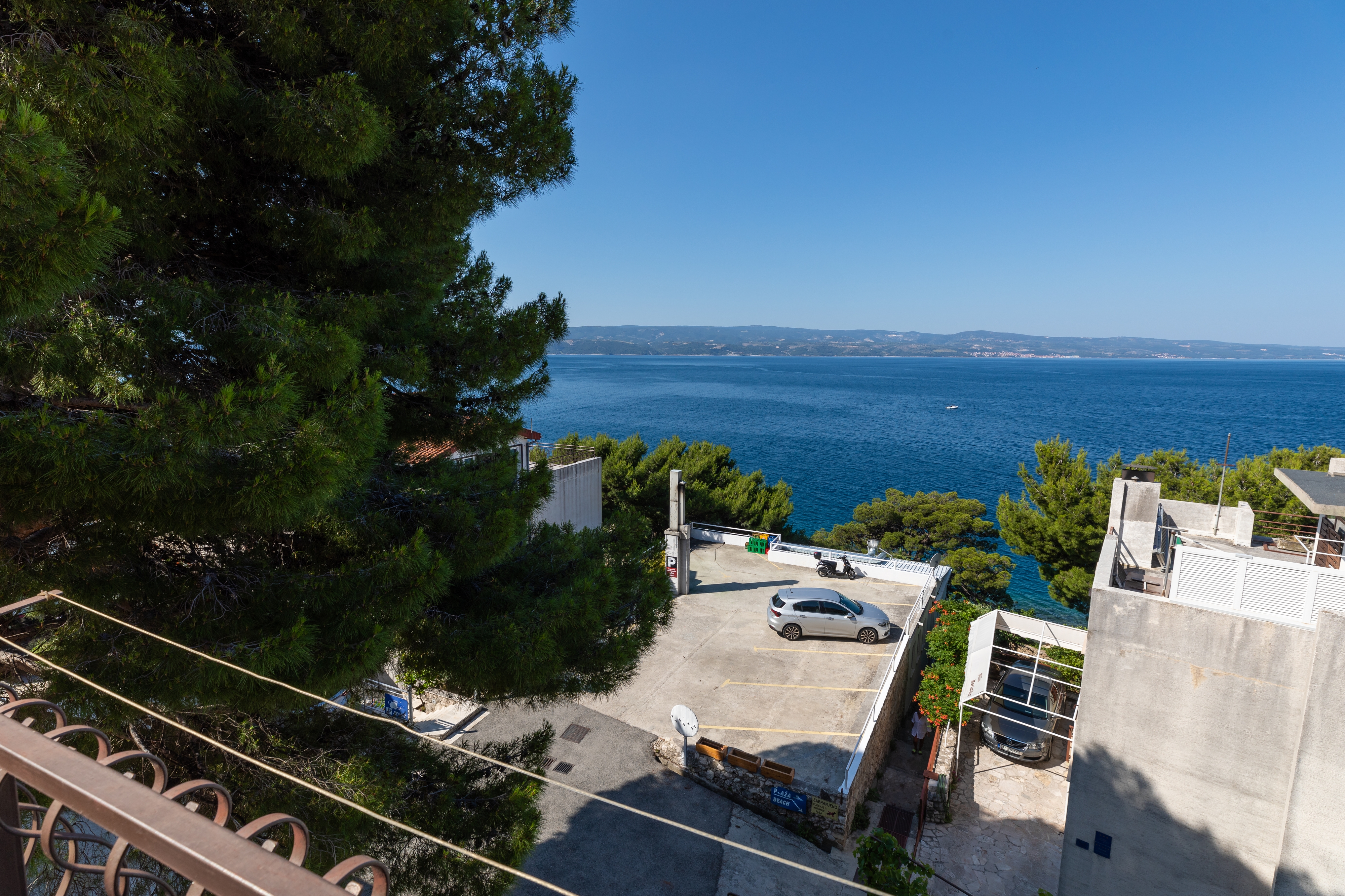One bedroom apartment near beach Nemira, Omiš  A-b