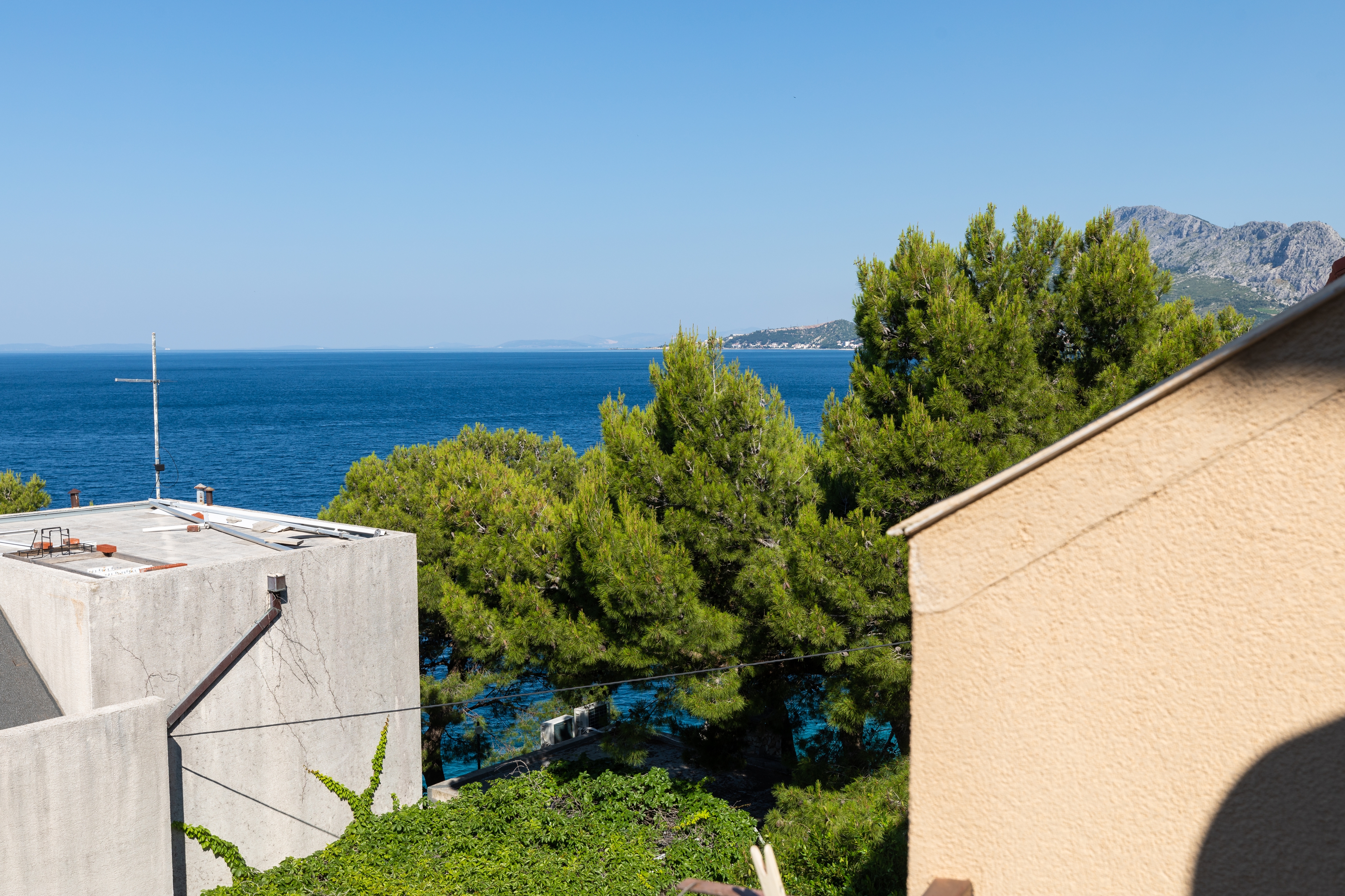 One bedroom apartment near beach Nemira, Omiš  A-b