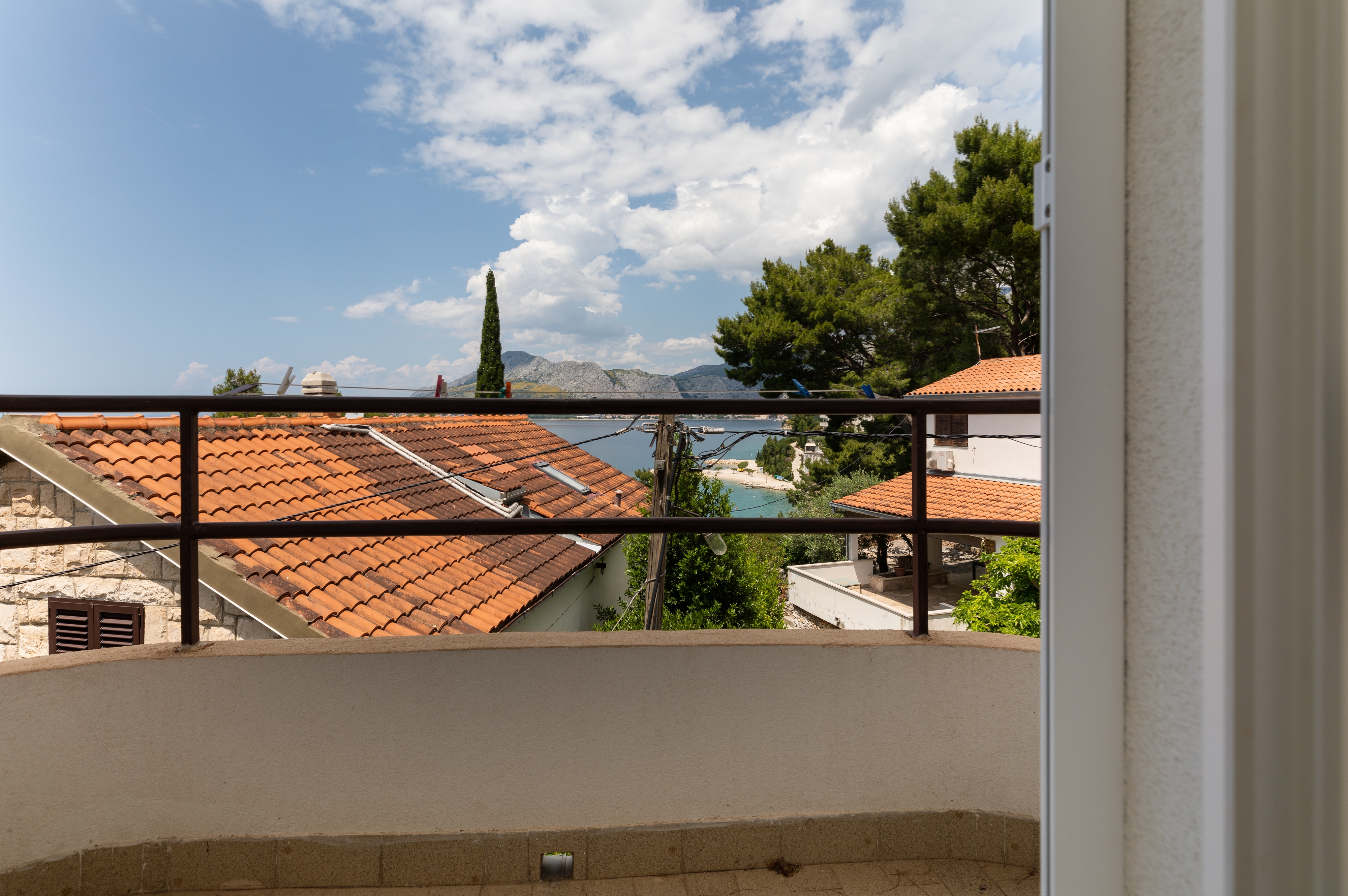 One bedroom apartment near beach Nemira, Omiš  A-c