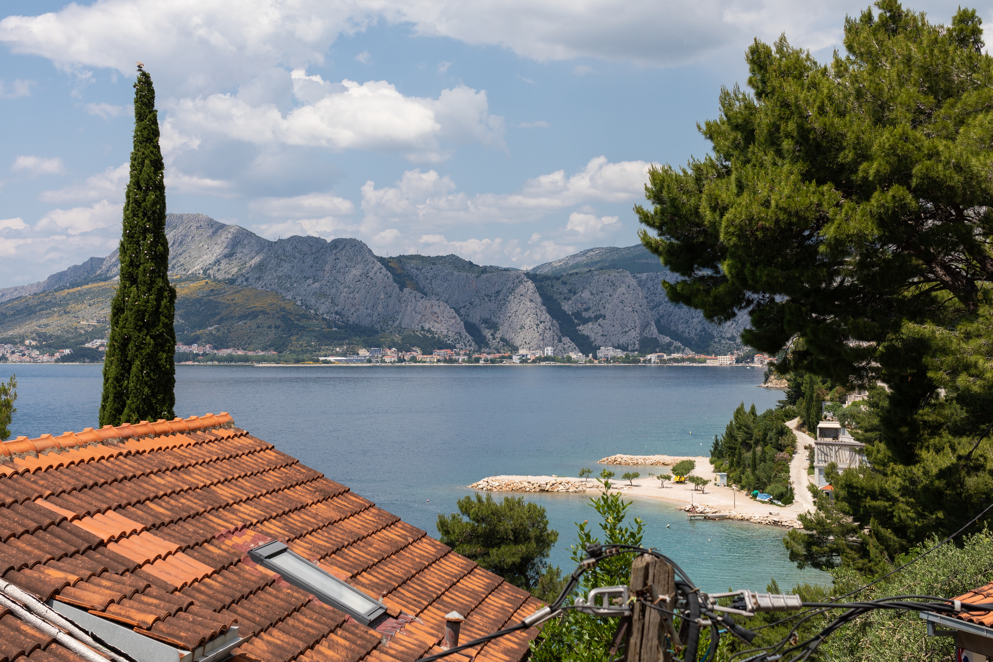 One bedroom apartment near beach Nemira, Omiš  A-c