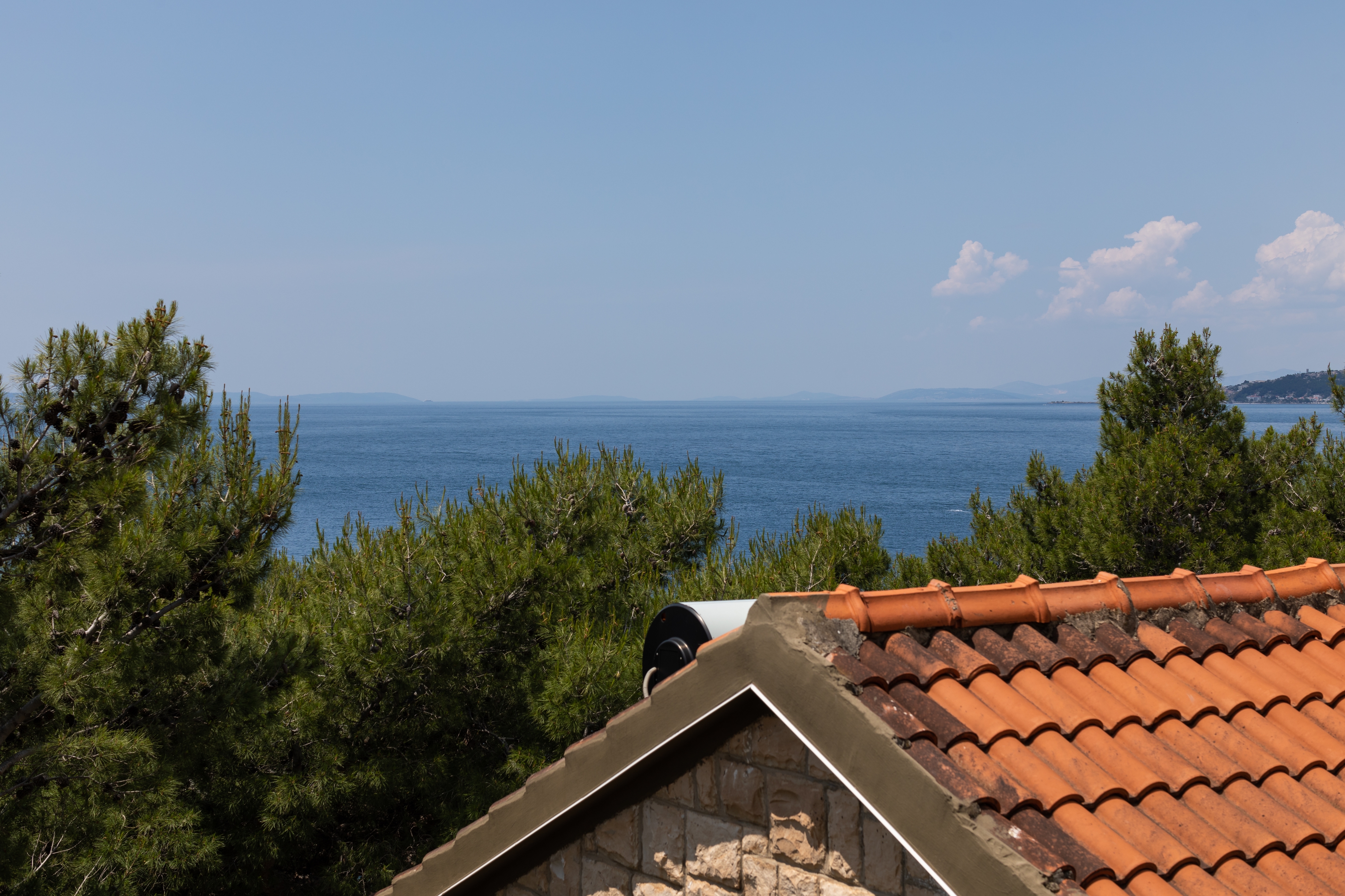 One bedroom apartment near beach Nemira, Omiš  A-c