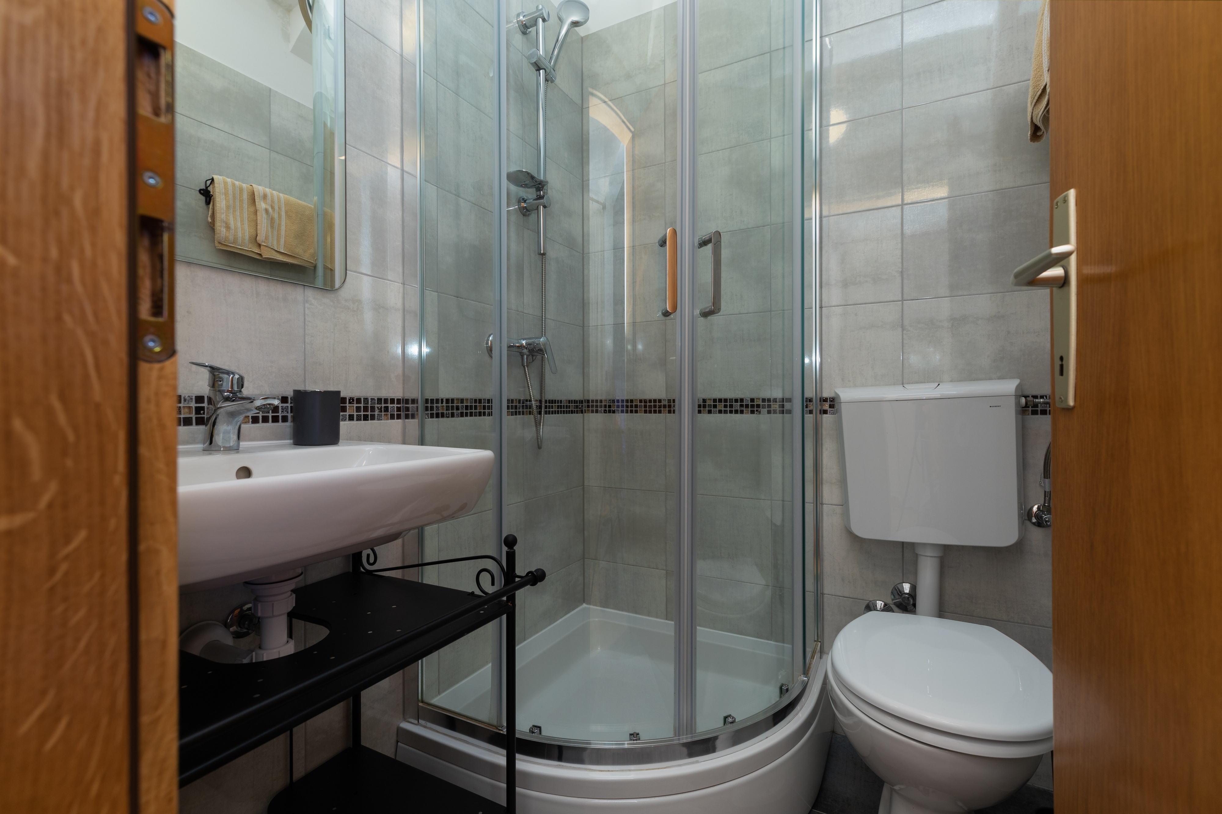 One bedroom apartment near beach Nemira, Omiš  A-c