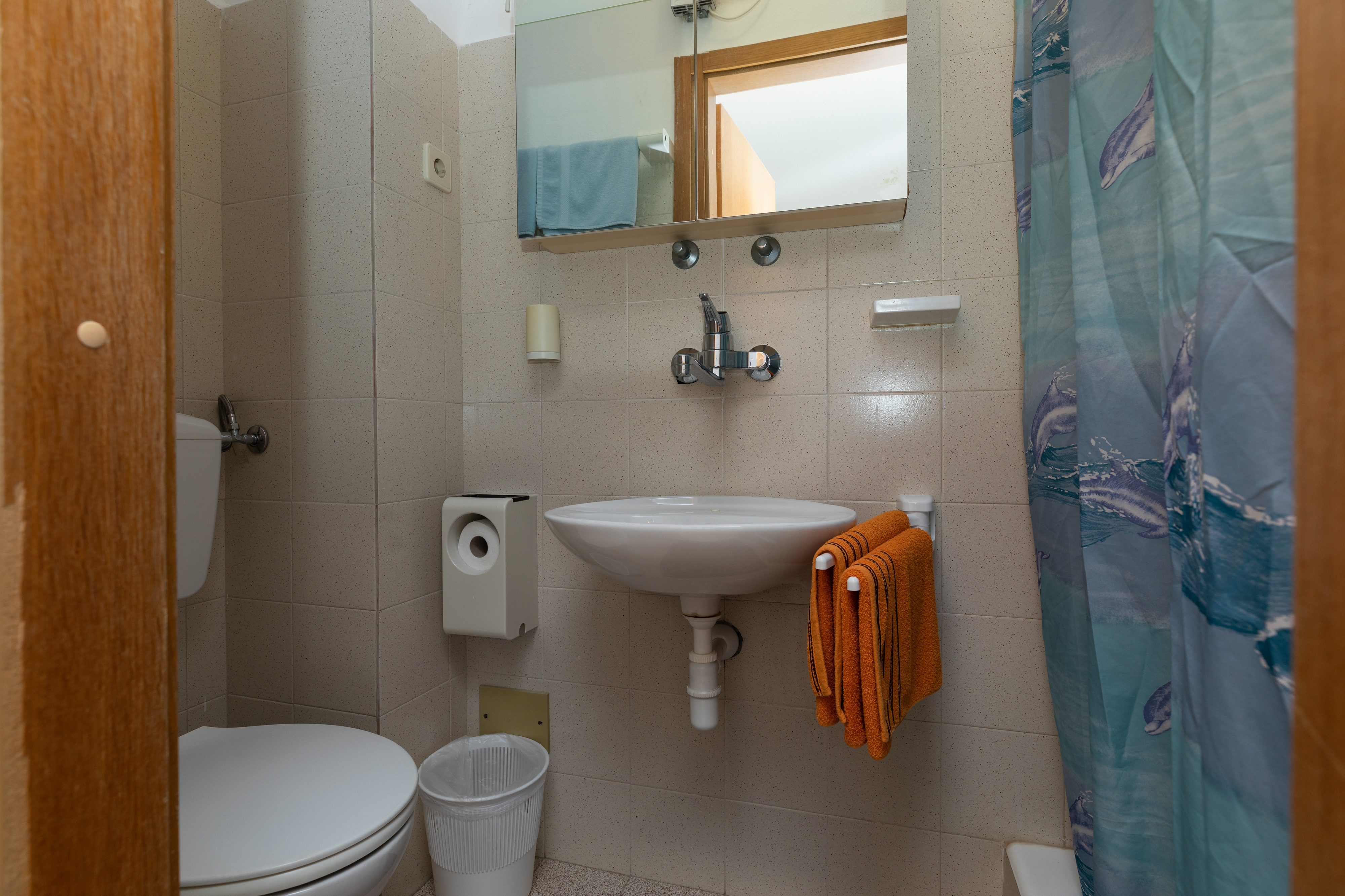 One bedroom apartment near beach Nemira, Omiš  A-c