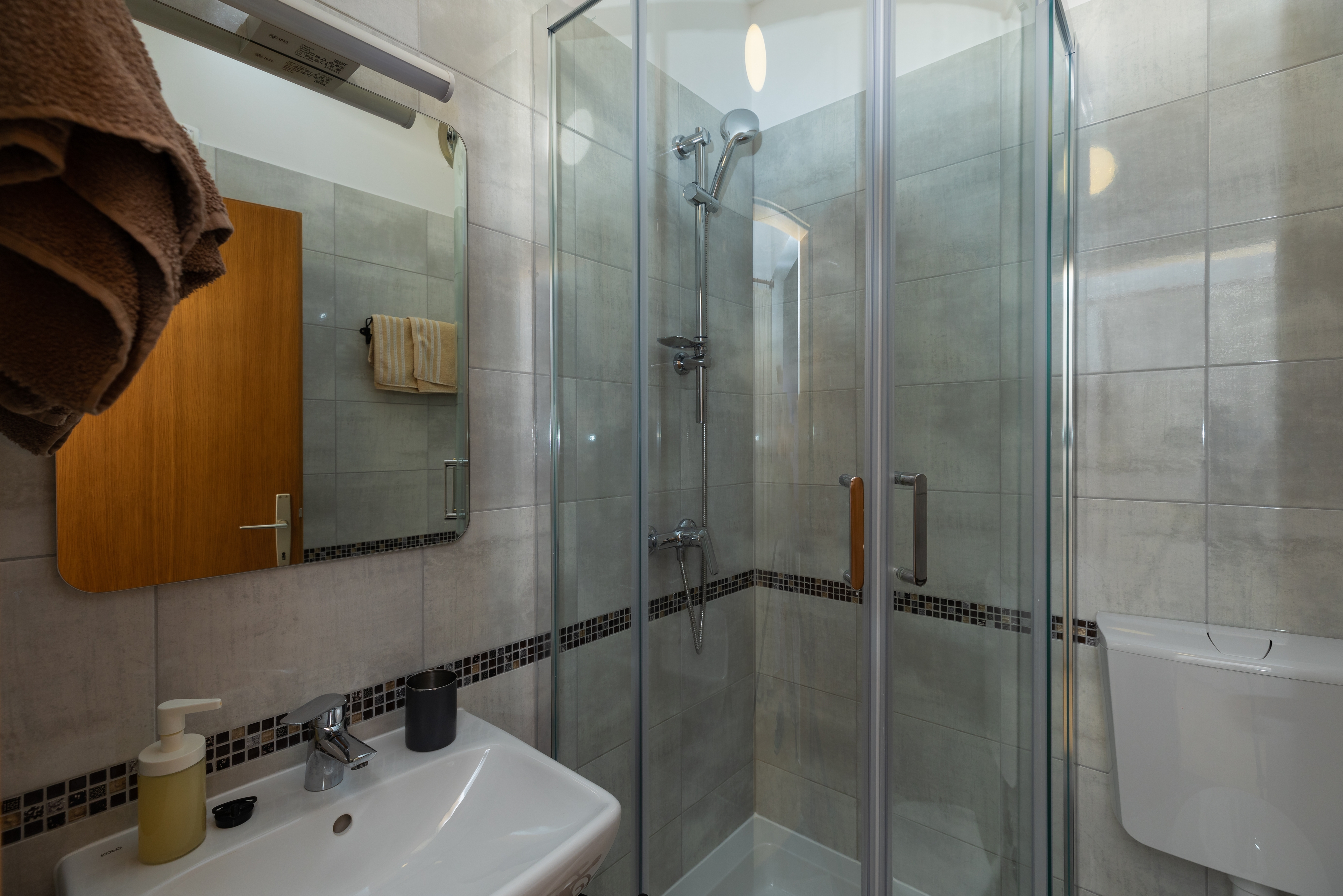 One bedroom apartment near beach Nemira, Omiš  A-c