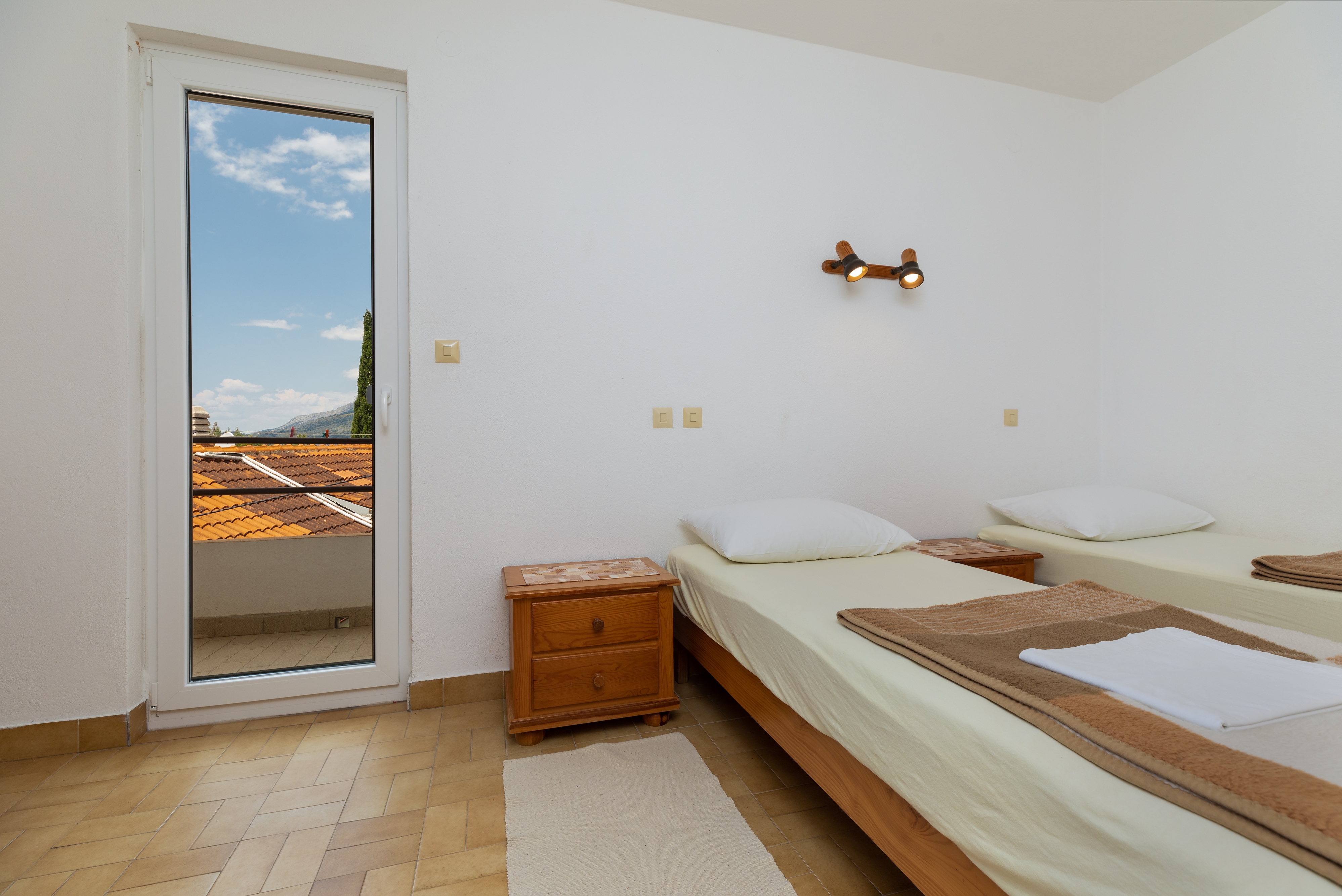 One bedroom apartment near beach Nemira, Omiš  A-c