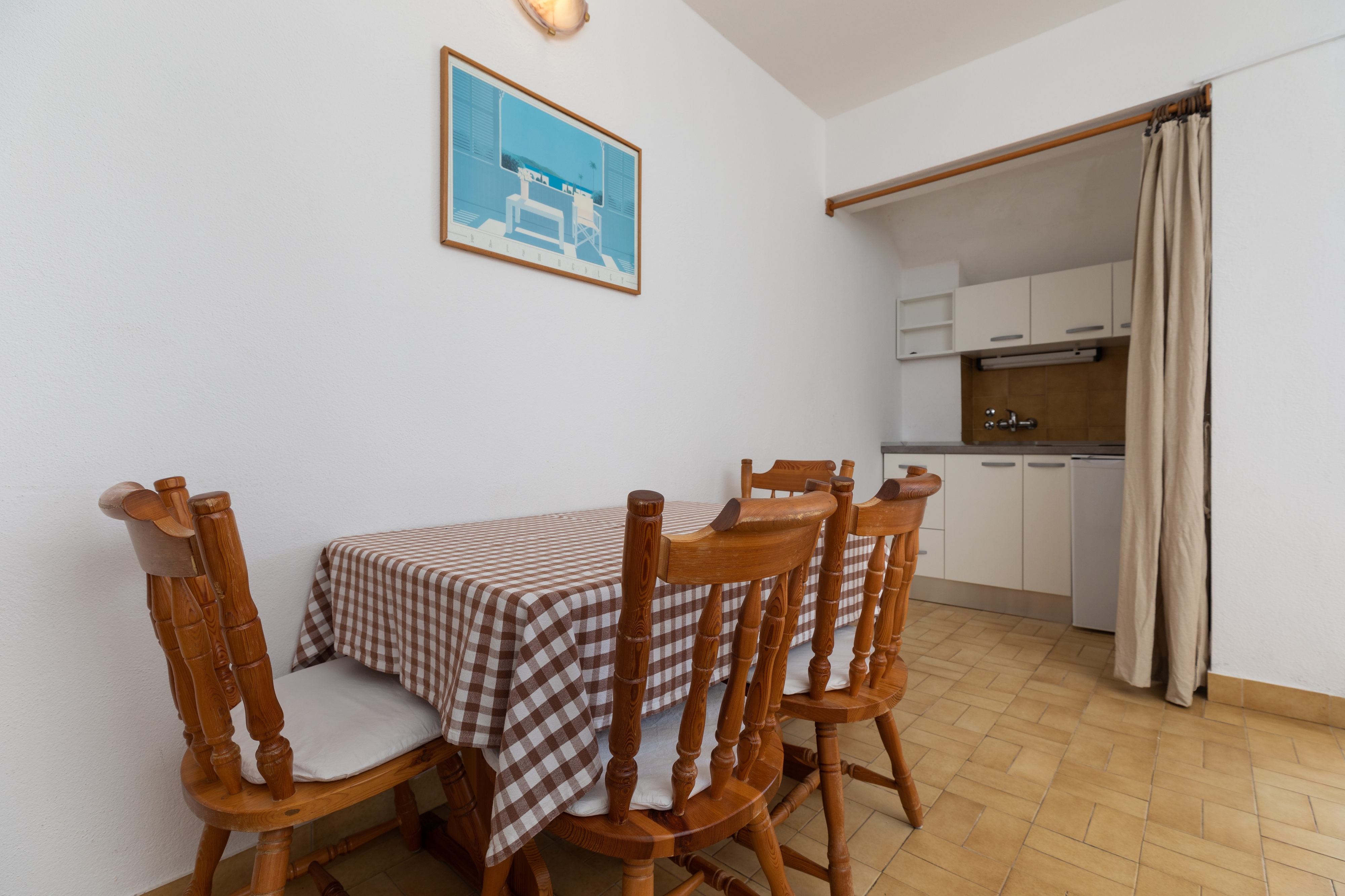 One bedroom apartment near beach Nemira, Omiš  A-c