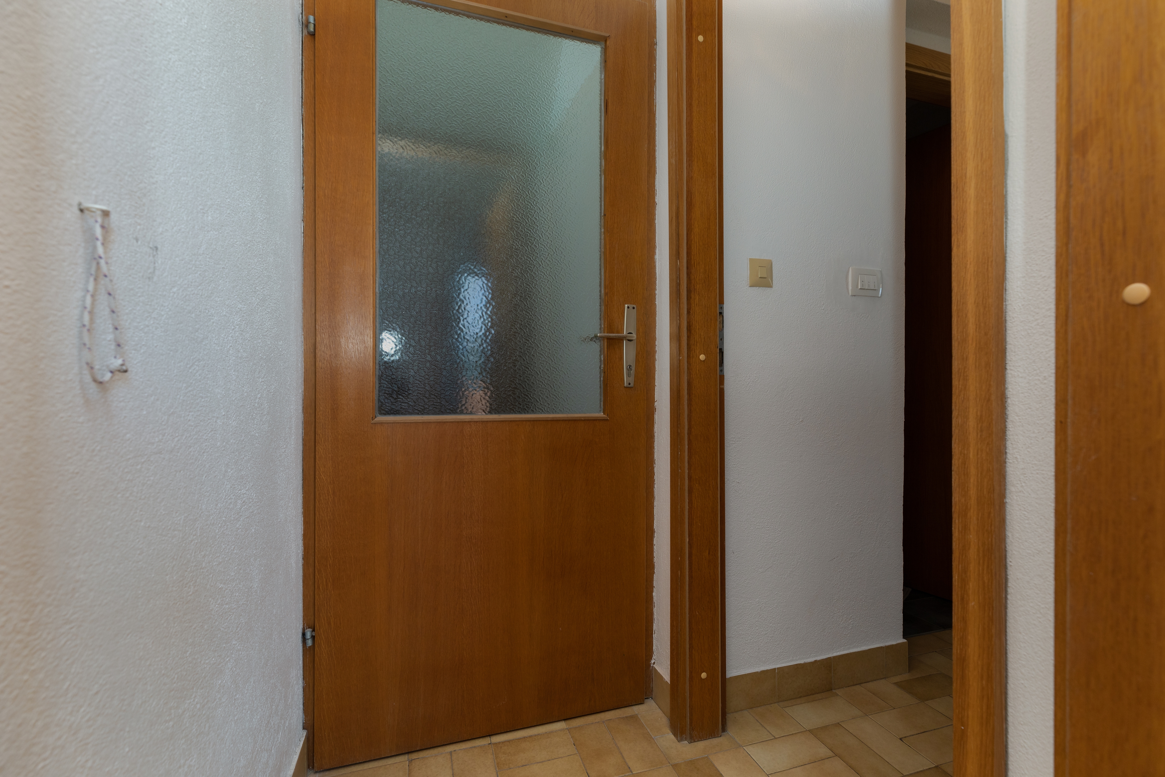One bedroom apartment near beach Nemira, Omiš  A-c