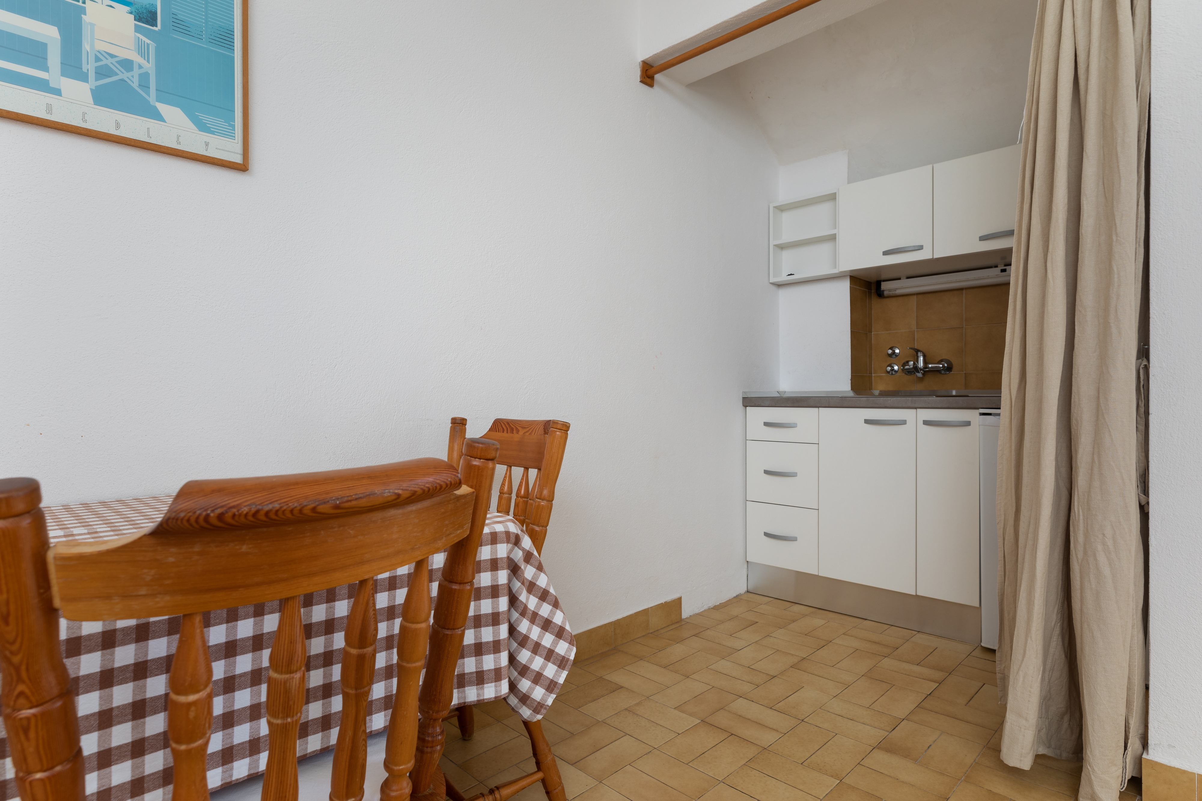 One bedroom apartment near beach Nemira, Omiš  A-c