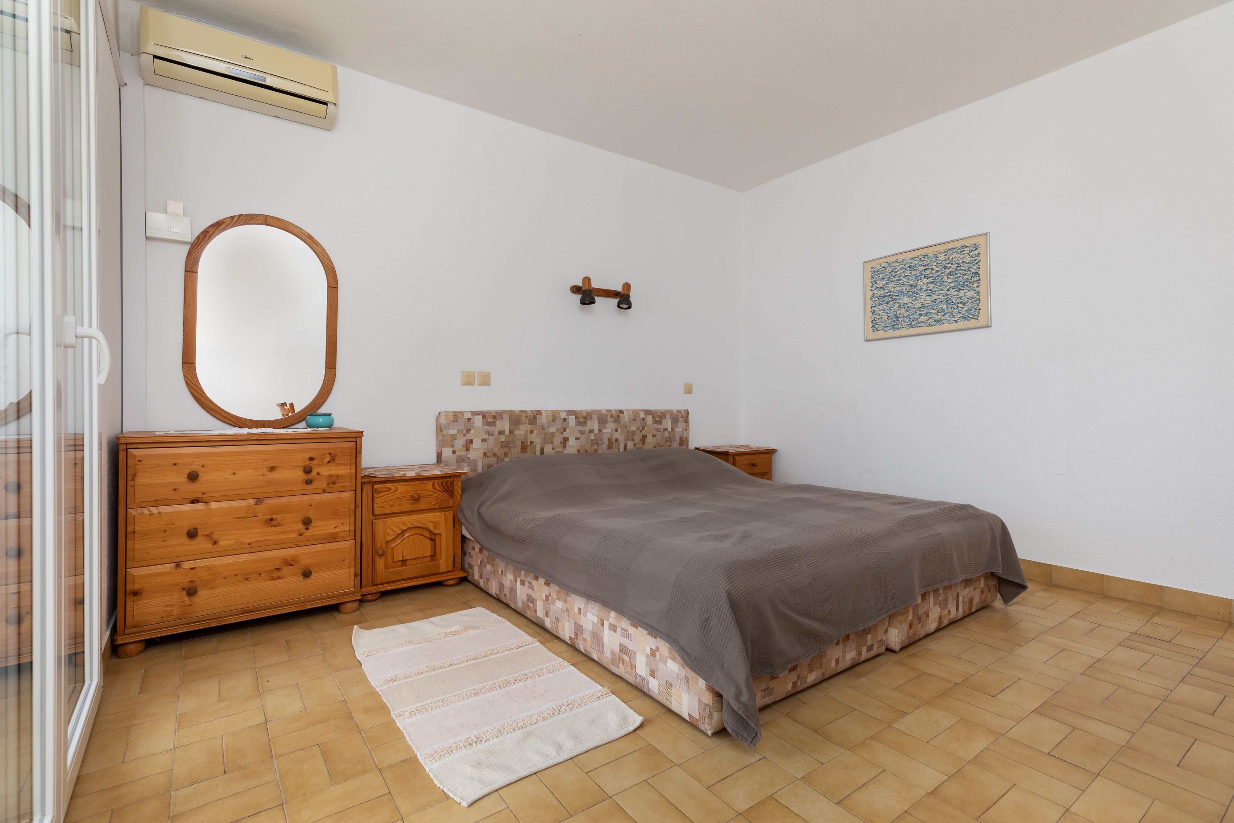 One bedroom apartment near beach Nemira, Omiš  A-c