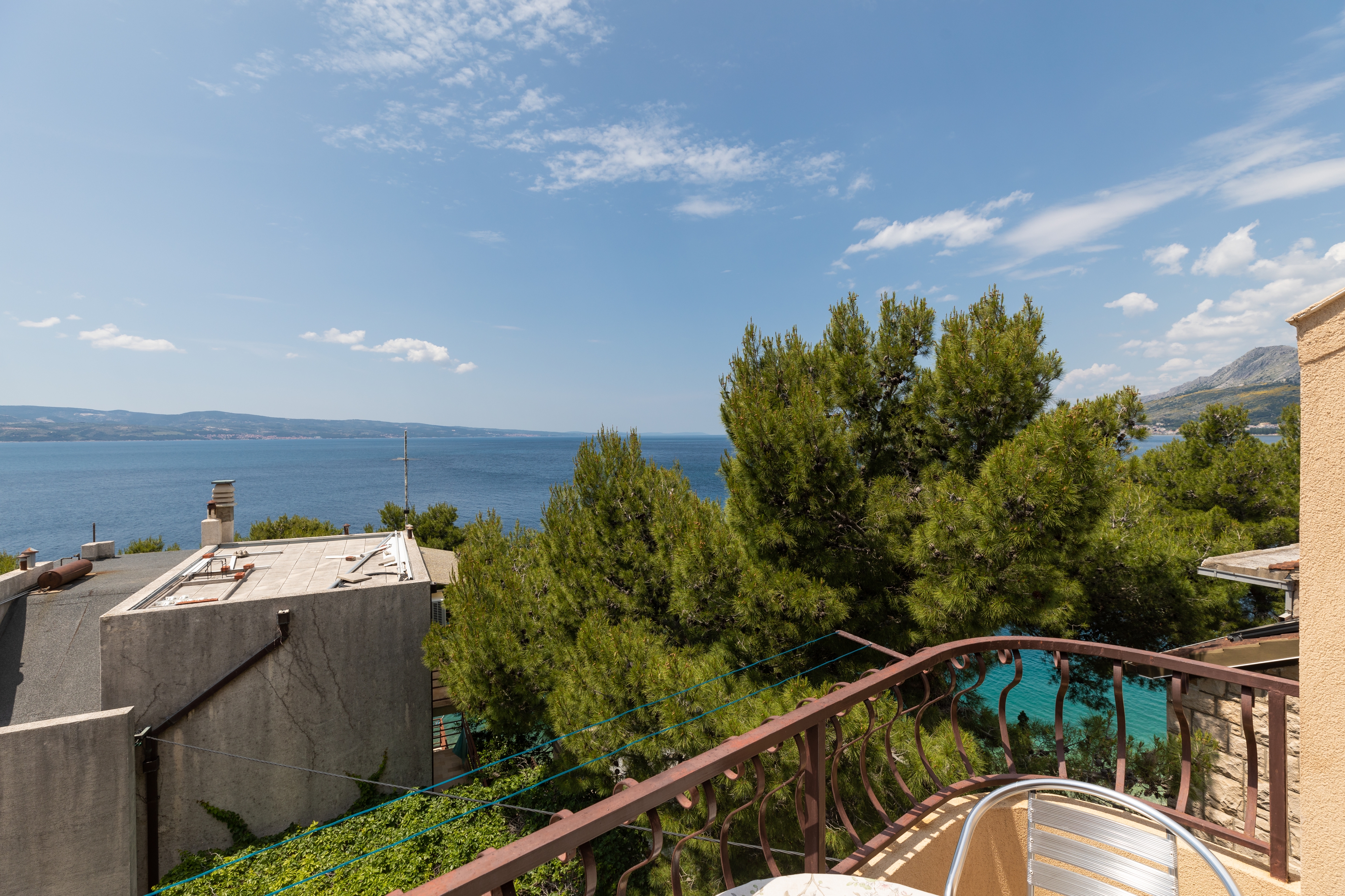 One bedroom apartment near beach Nemira, Omiš  A-c
