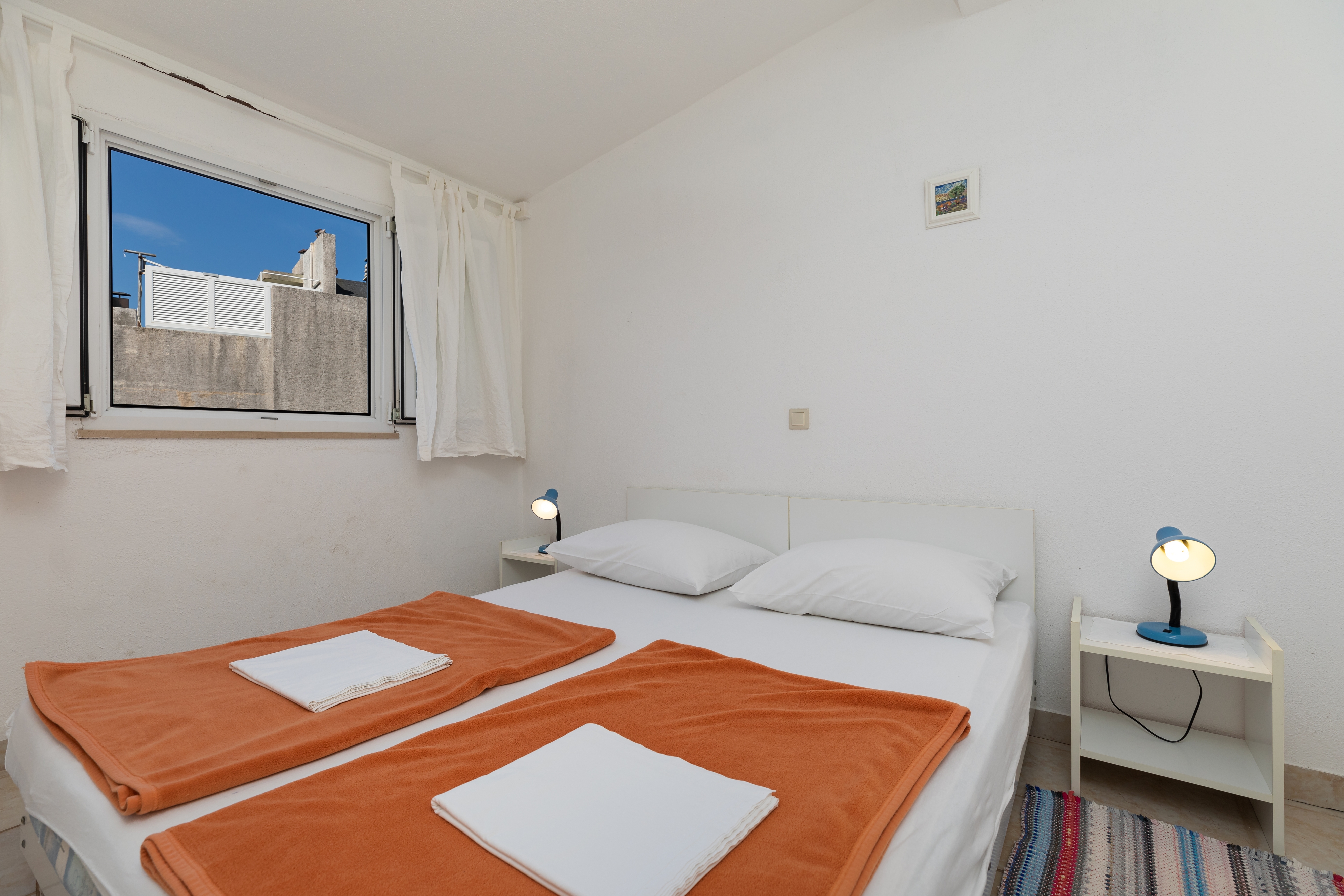 One bedroom apartment near beach Nemira, Omiš  A-d