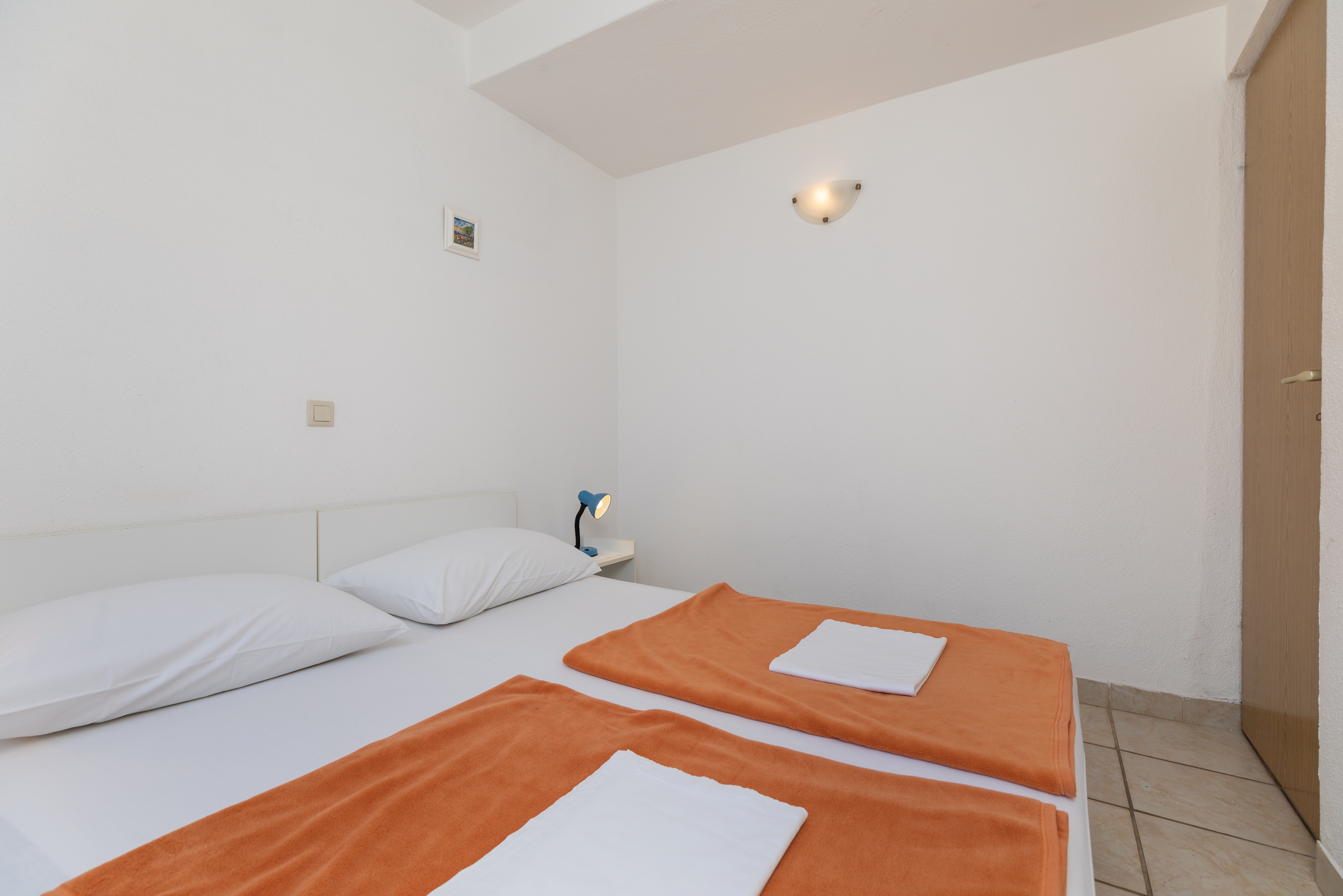 One bedroom apartment near beach Nemira, Omiš  A-d