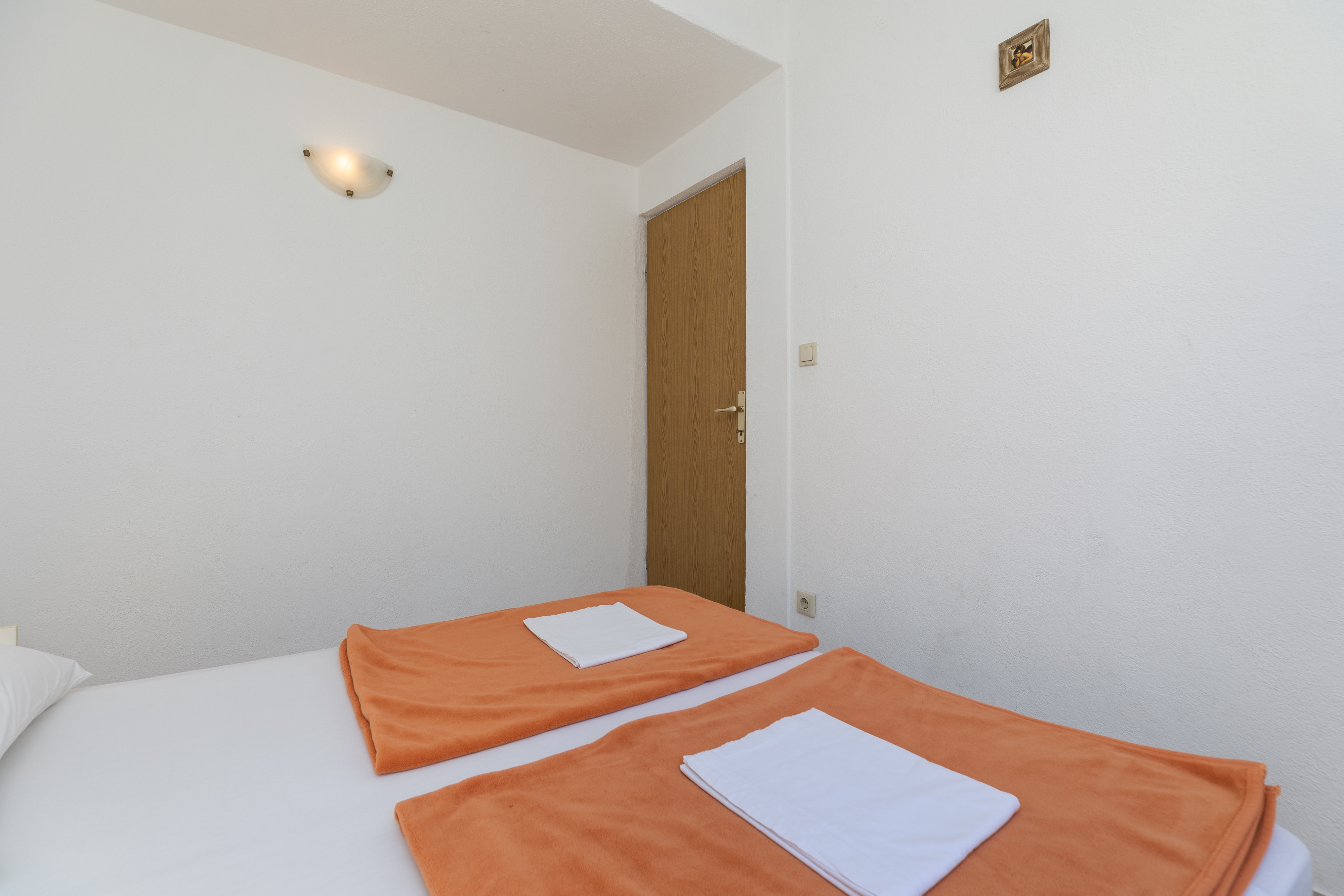 One bedroom apartment near beach Nemira, Omiš  A-d