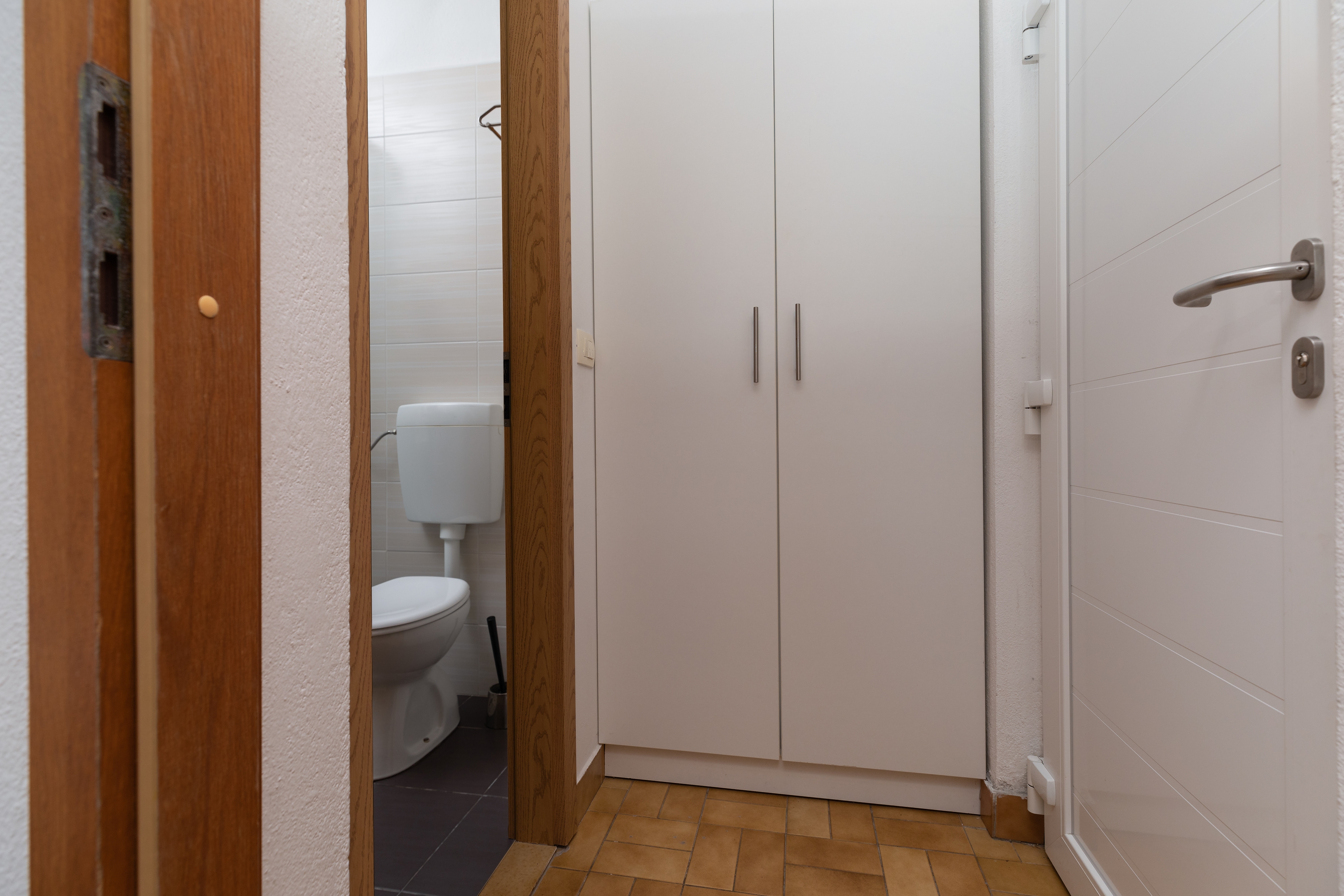 One bedroom apartment near beach Nemira, Omiš  A-d