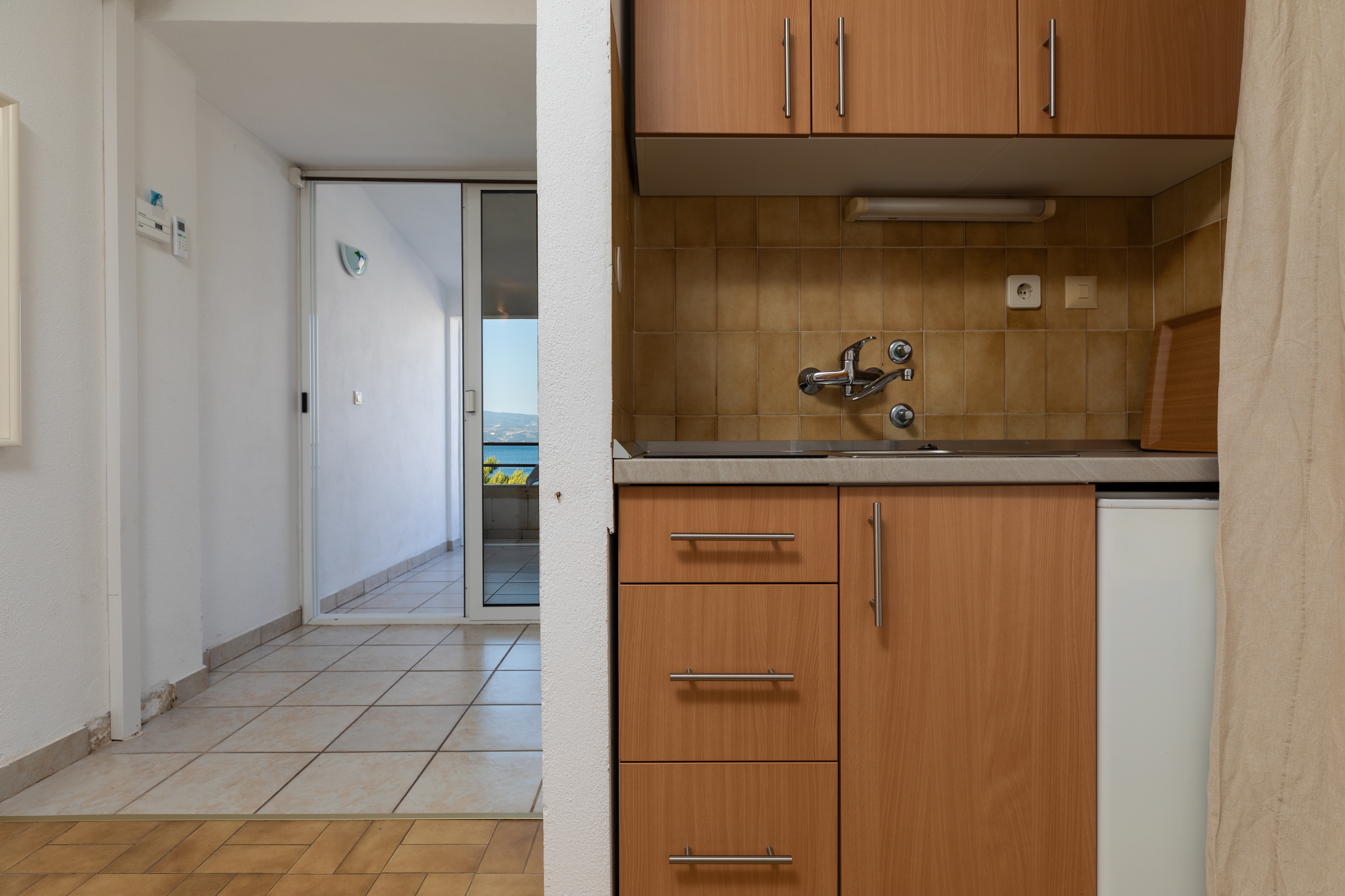 One bedroom apartment near beach Nemira, Omiš  A-d