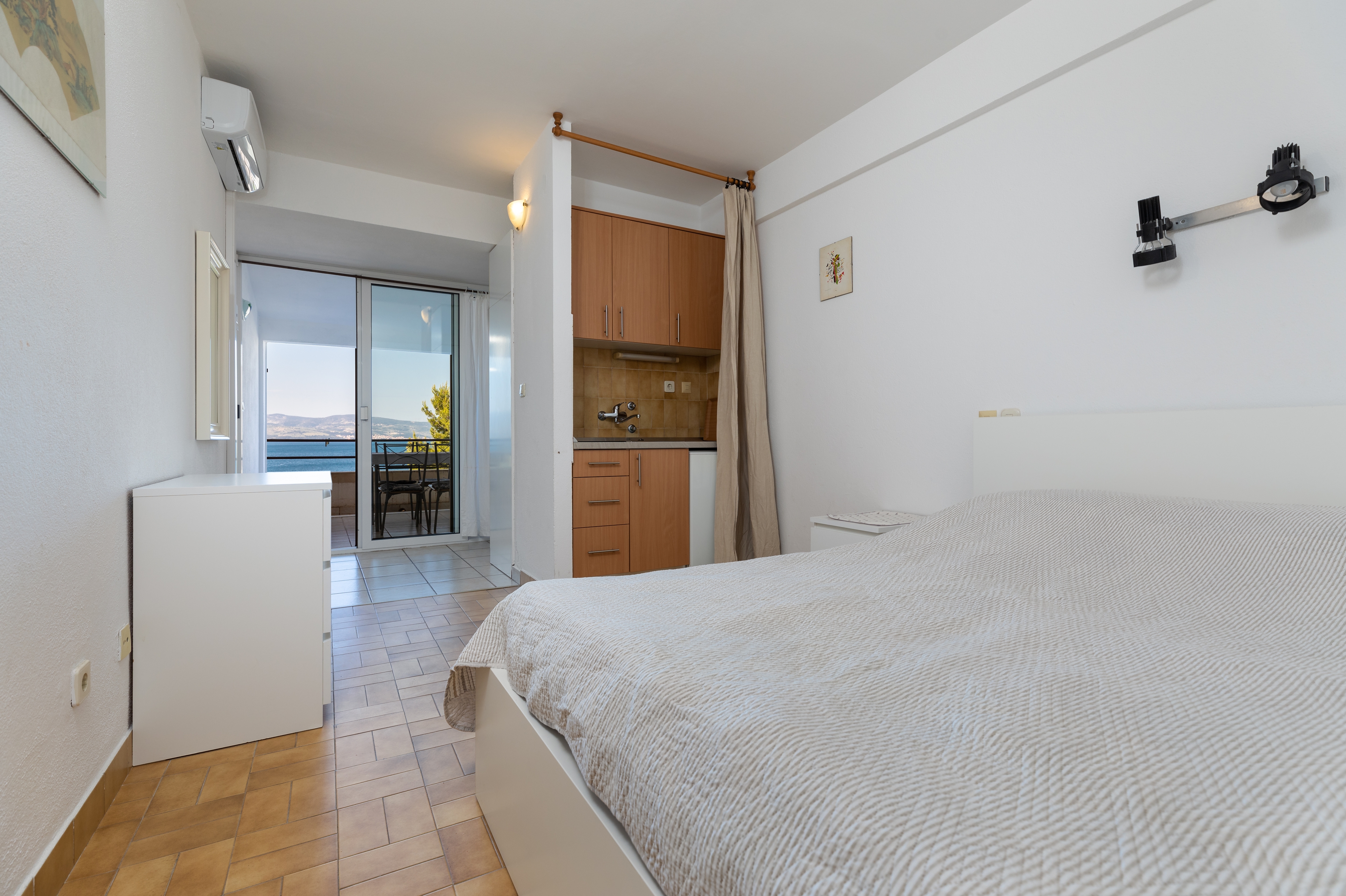 One bedroom apartment near beach Nemira, Omiš  A-d