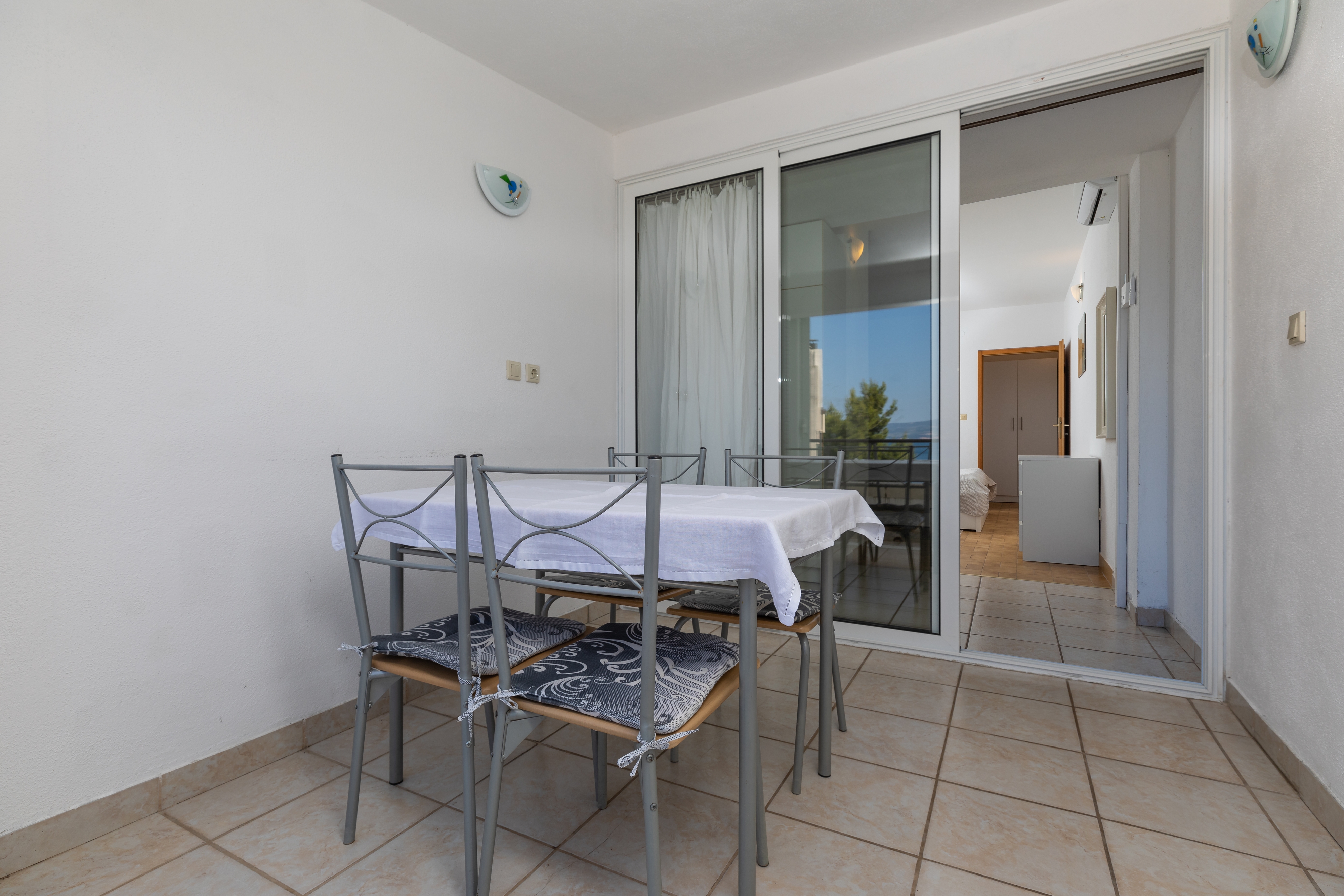 One bedroom apartment near beach Nemira, Omiš  A-d