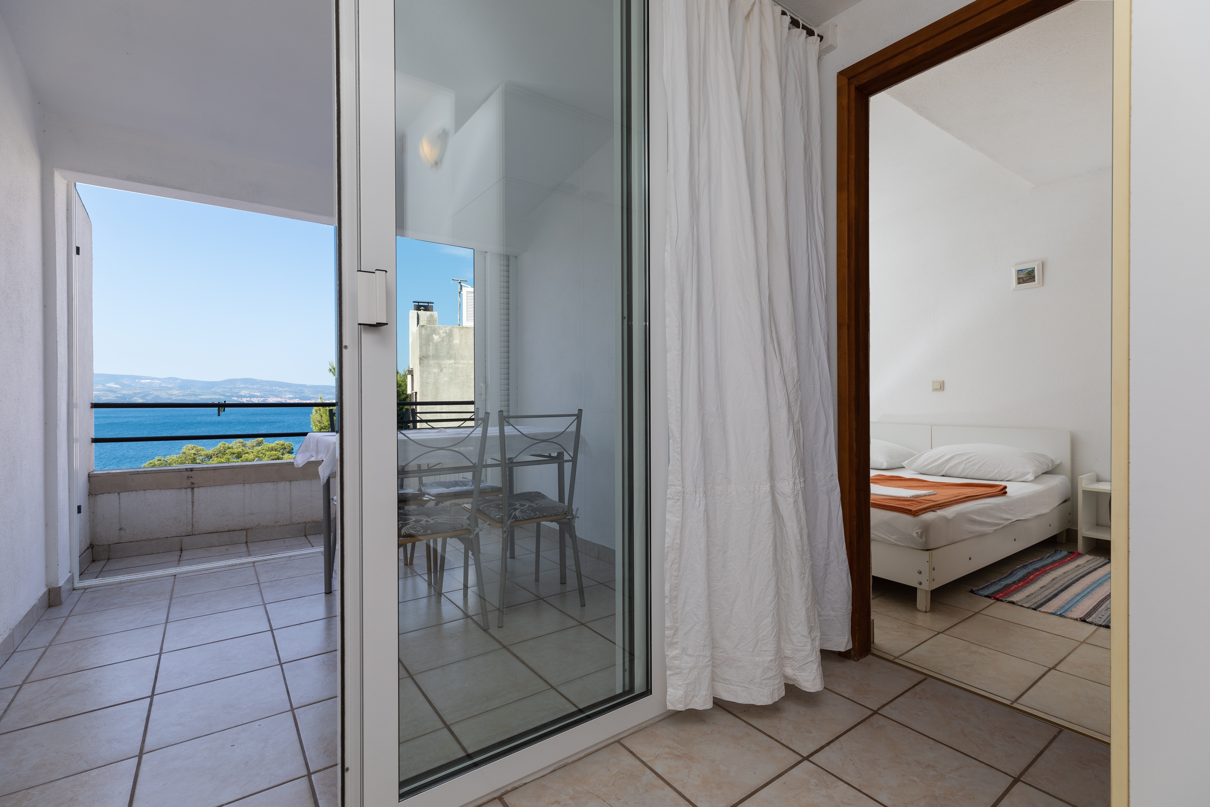 One bedroom apartment near beach Nemira, Omiš  A-d