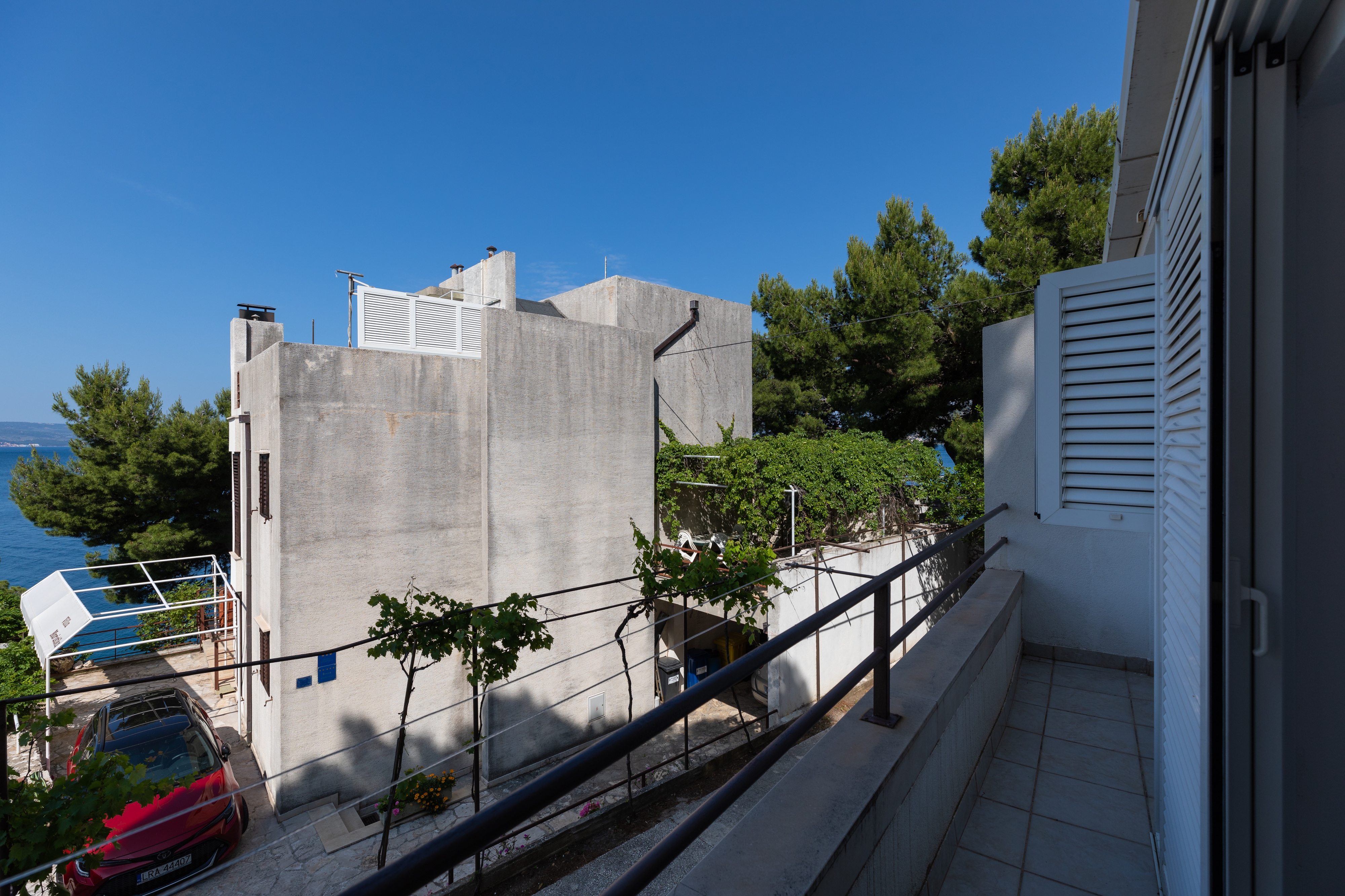One bedroom apartment near beach Nemira, Omiš  A-d