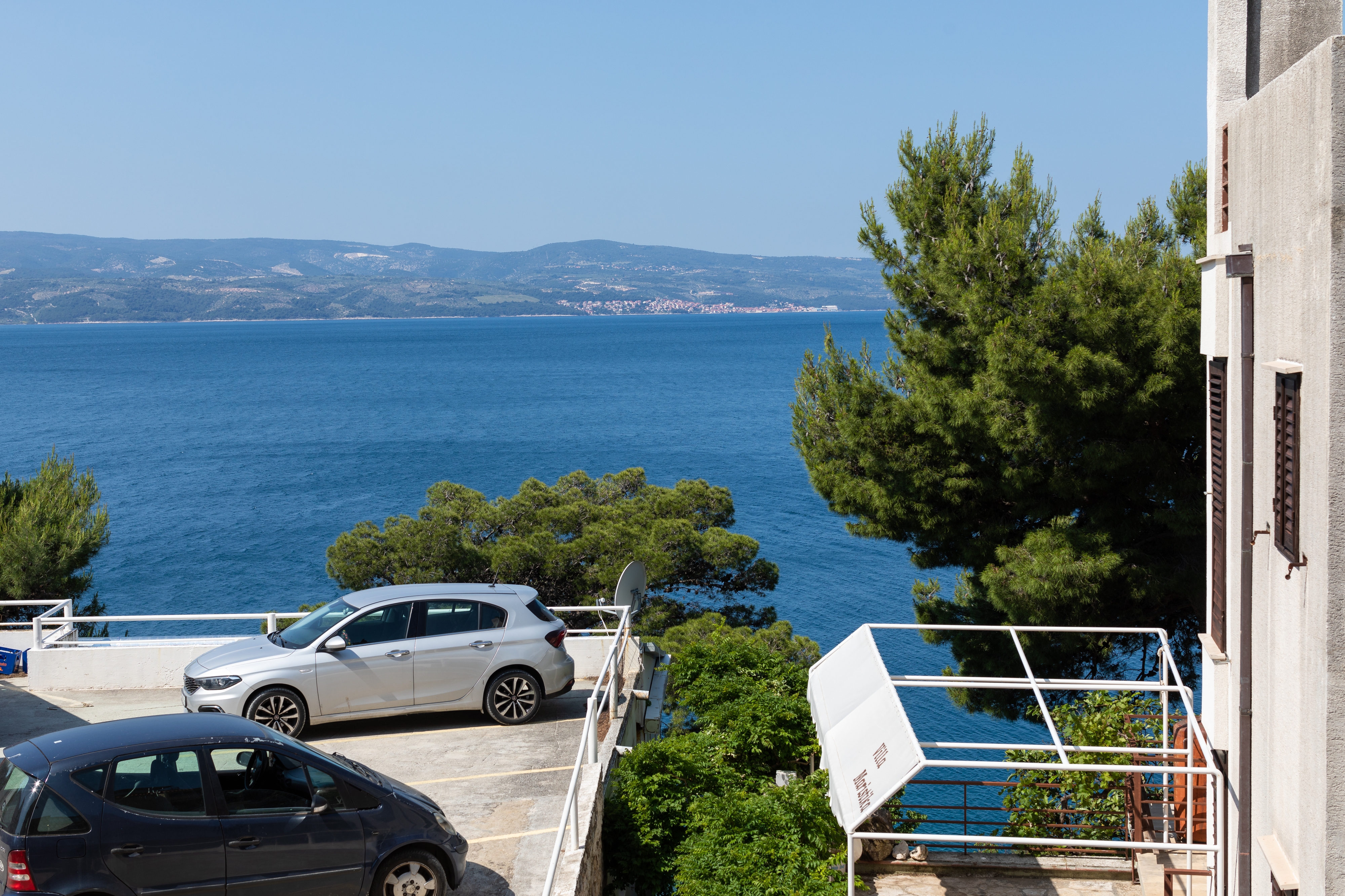 One bedroom apartment near beach Nemira, Omiš  A-d